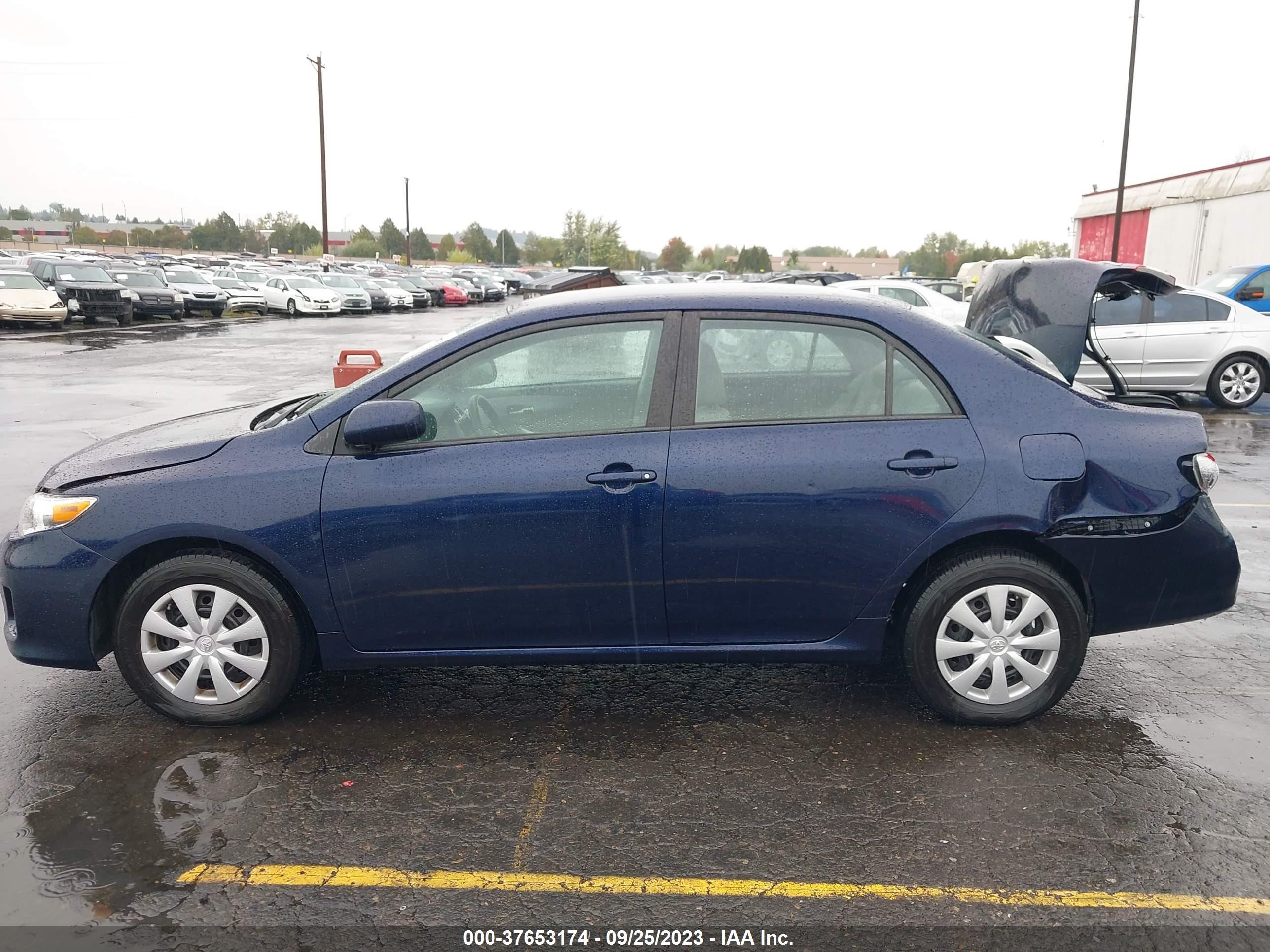 Photo 13 VIN: 2T1BU4EE7BC661218 - TOYOTA COROLLA 