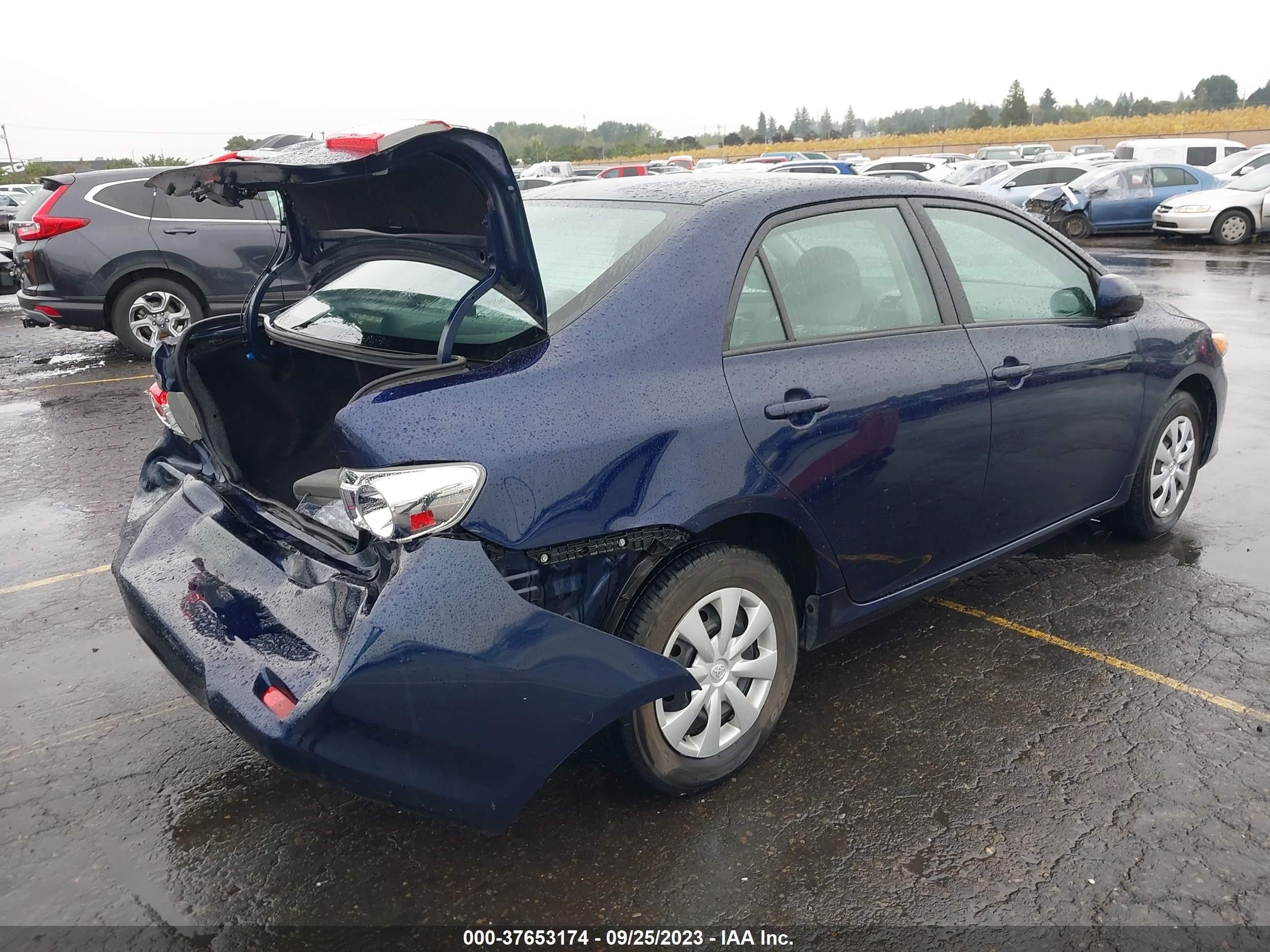 Photo 3 VIN: 2T1BU4EE7BC661218 - TOYOTA COROLLA 