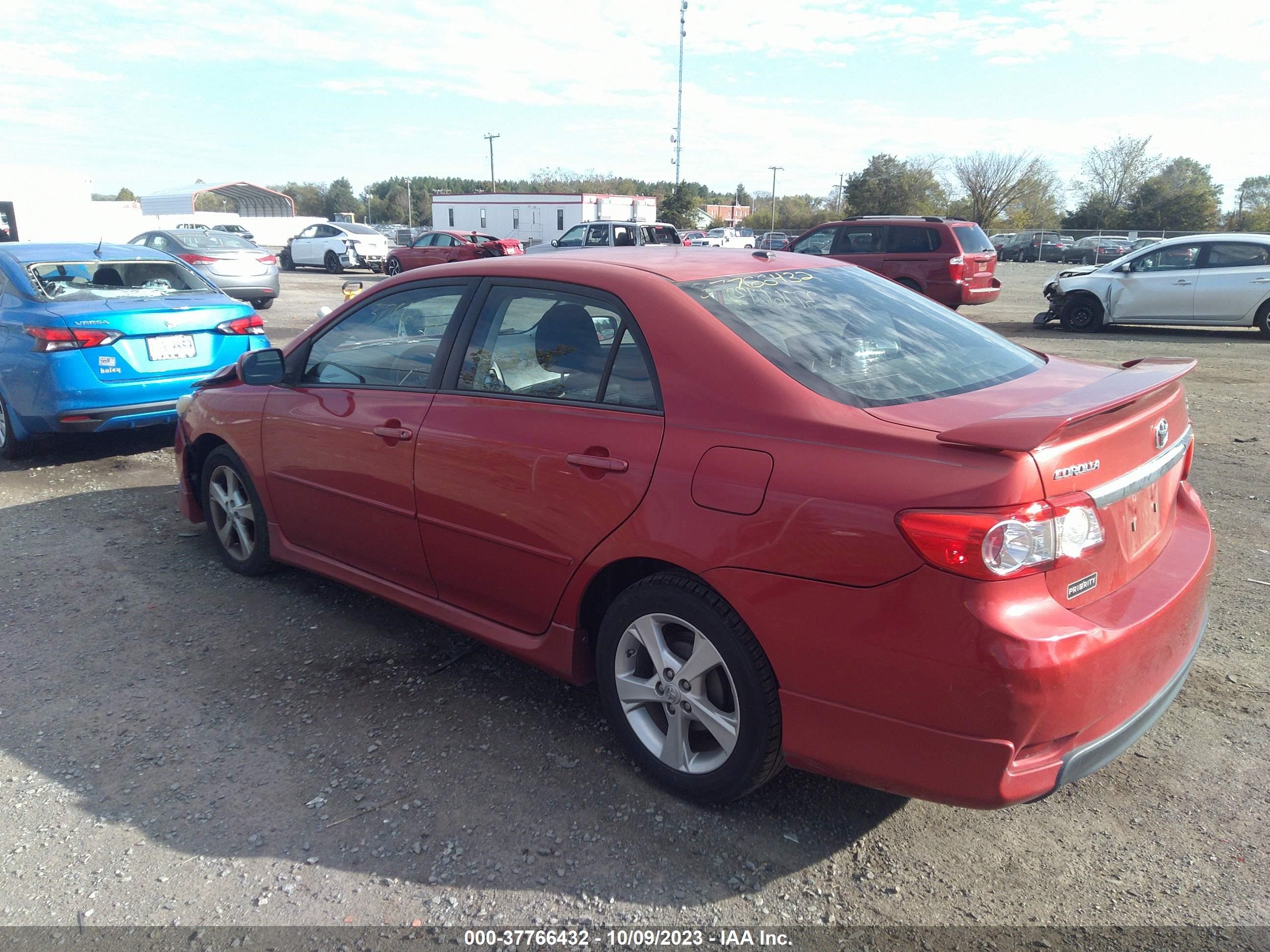 Photo 2 VIN: 2T1BU4EE7CC913969 - TOYOTA COROLLA 