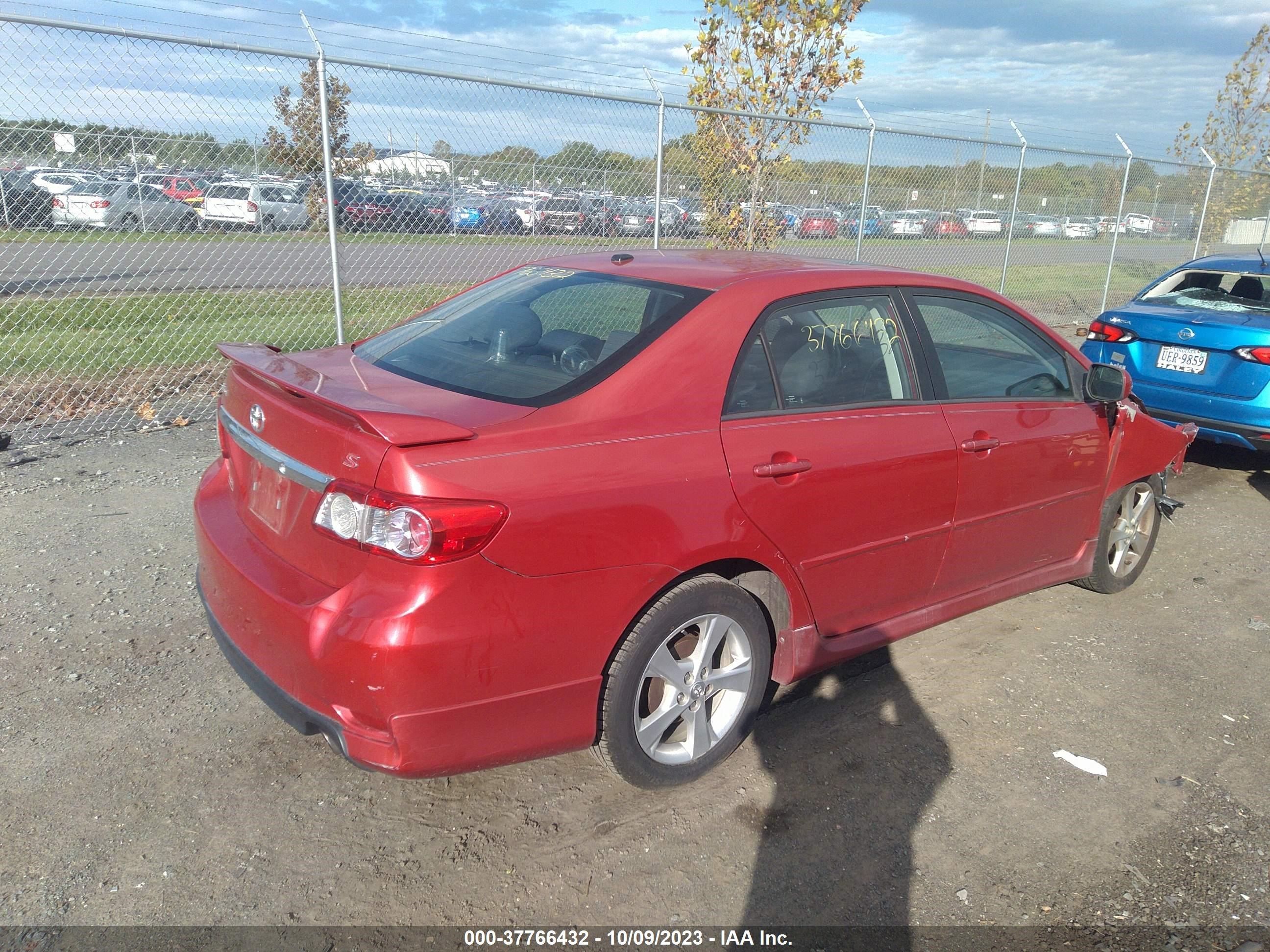 Photo 3 VIN: 2T1BU4EE7CC913969 - TOYOTA COROLLA 