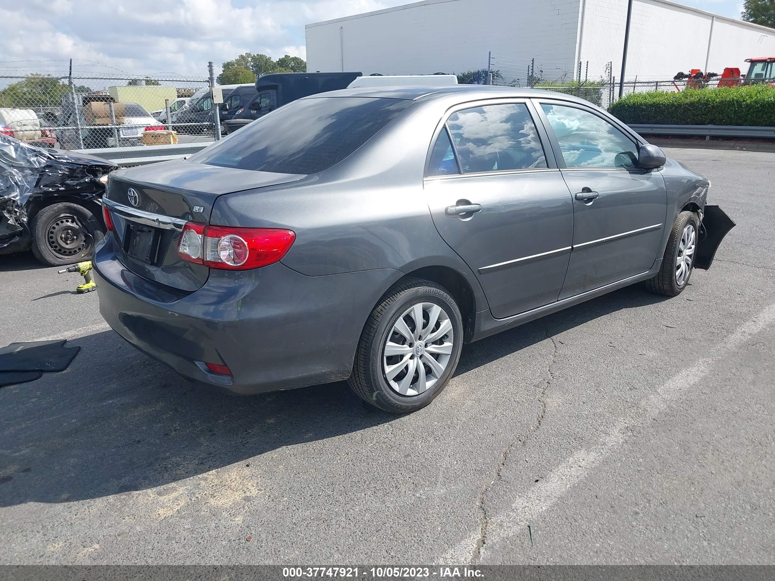 Photo 3 VIN: 2T1BU4EE7DC979813 - TOYOTA COROLLA 