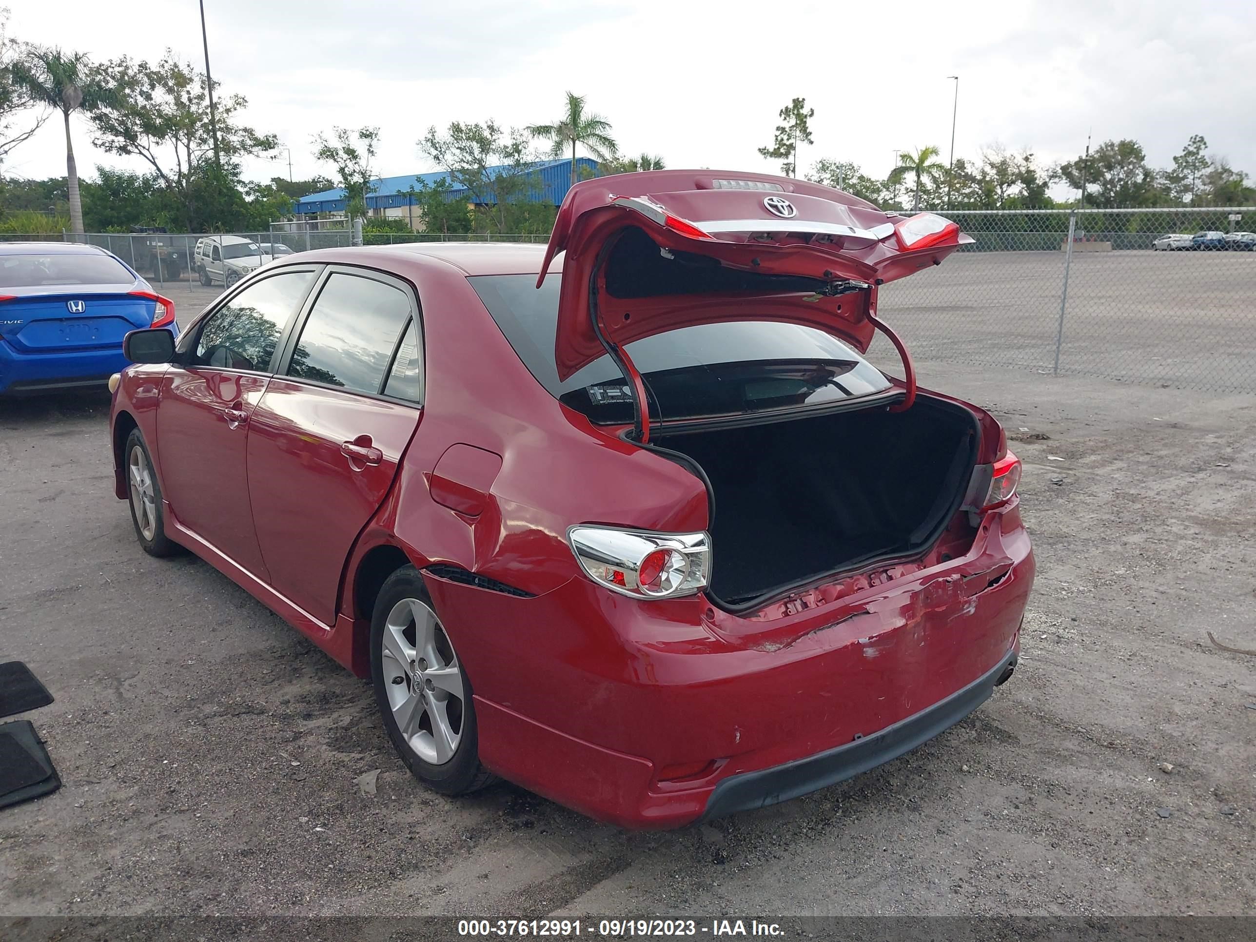 Photo 2 VIN: 2T1BU4EE8BC624081 - TOYOTA COROLLA 