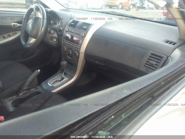 Photo 4 VIN: 2T1BU4EE8BC703590 - TOYOTA COROLLA 