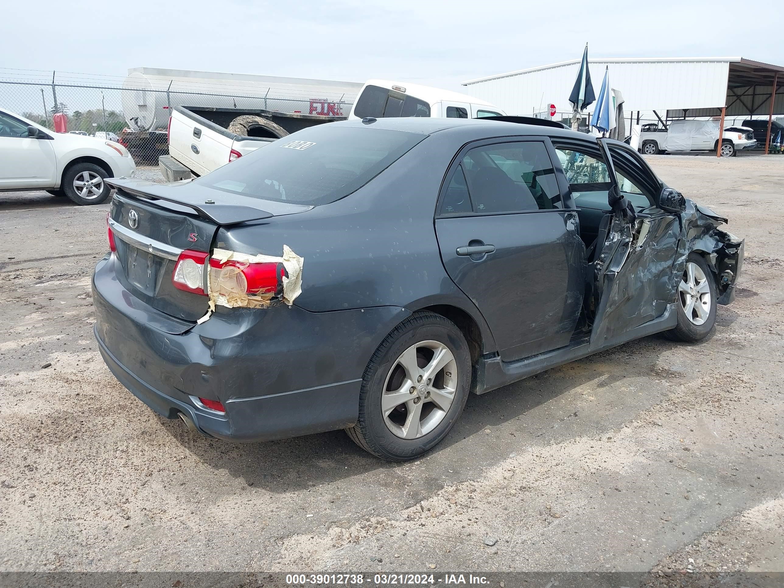 Photo 3 VIN: 2T1BU4EE8BC743930 - TOYOTA COROLLA 