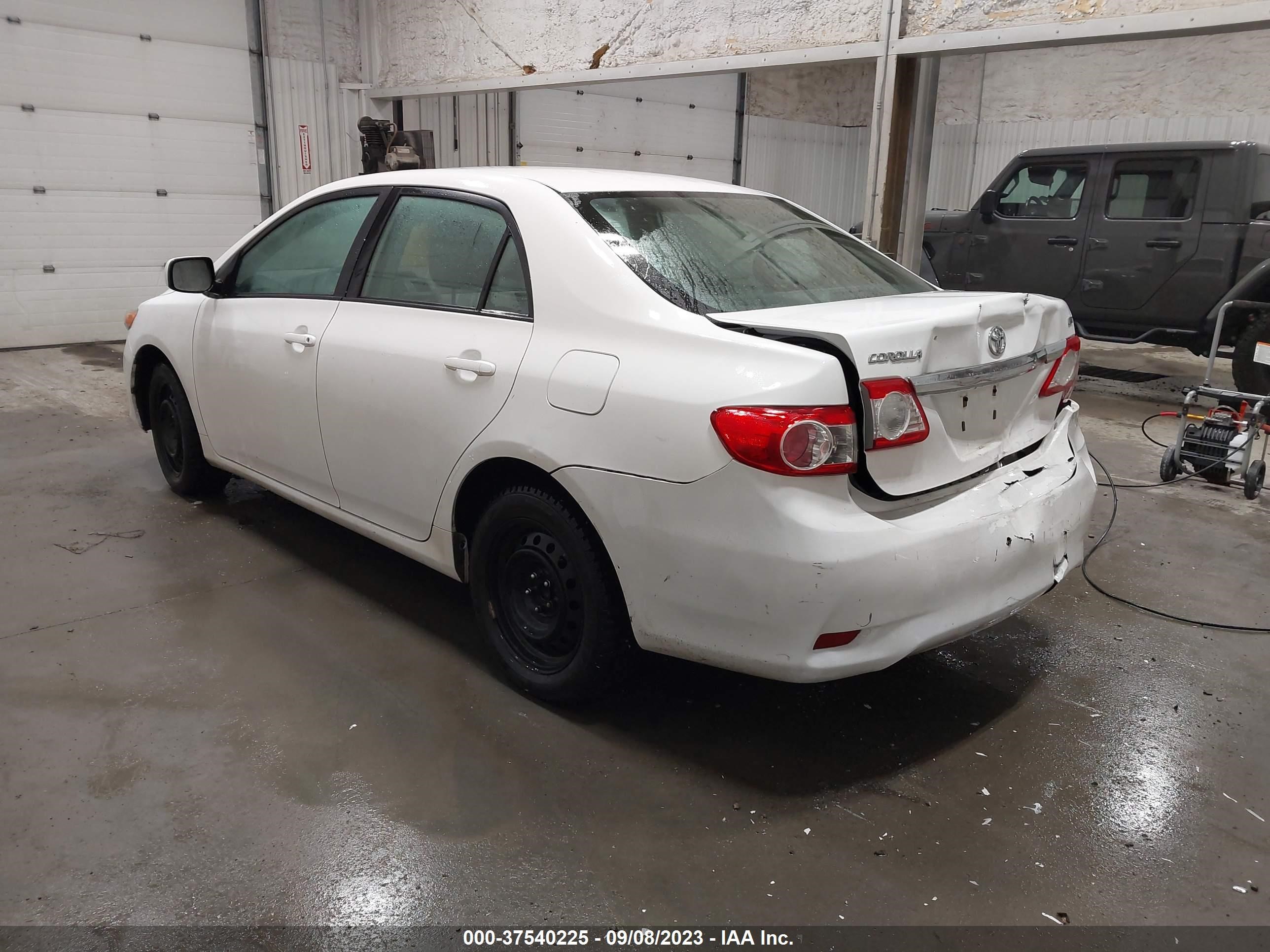 Photo 2 VIN: 2T1BU4EE8CC792787 - TOYOTA COROLLA 