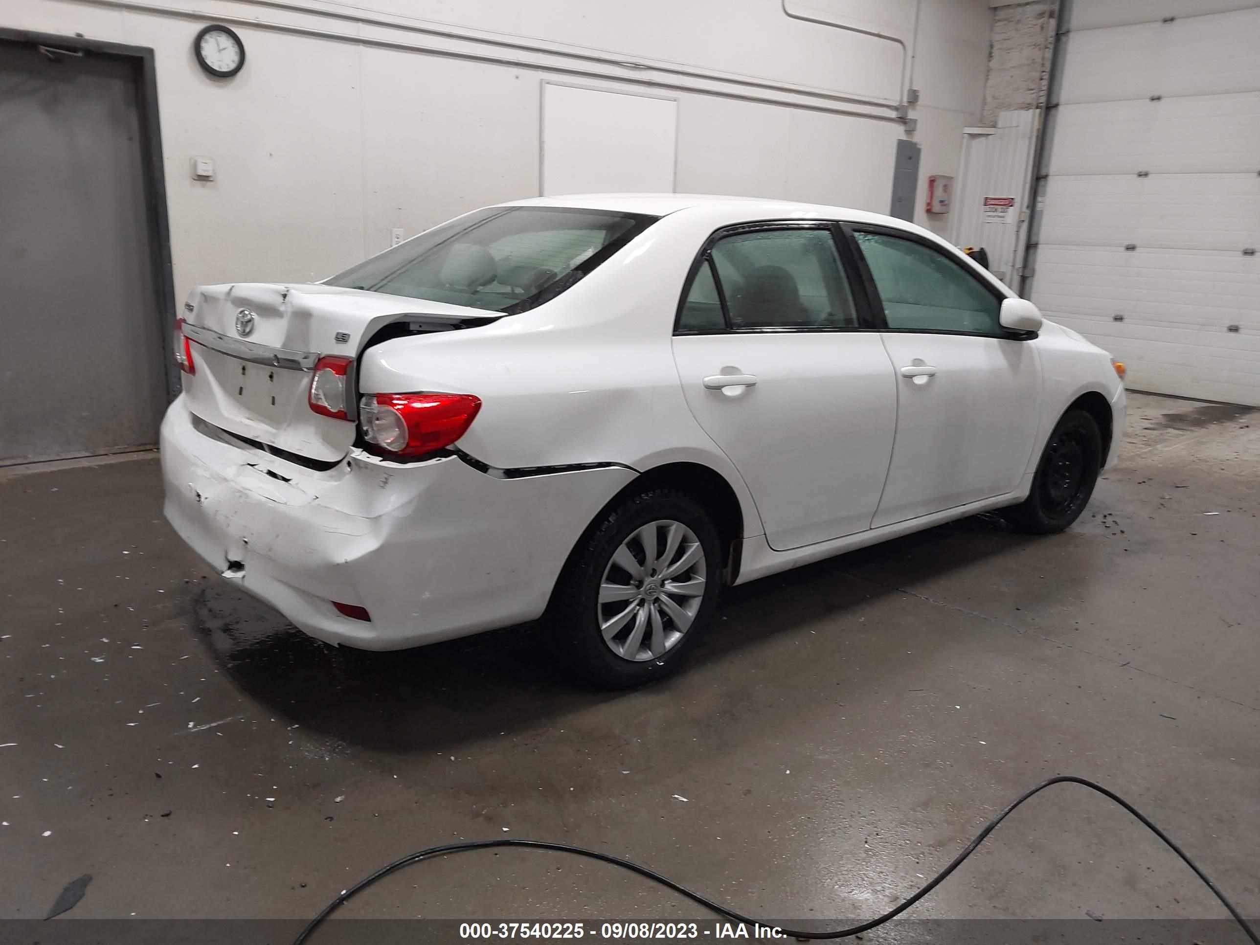 Photo 3 VIN: 2T1BU4EE8CC792787 - TOYOTA COROLLA 