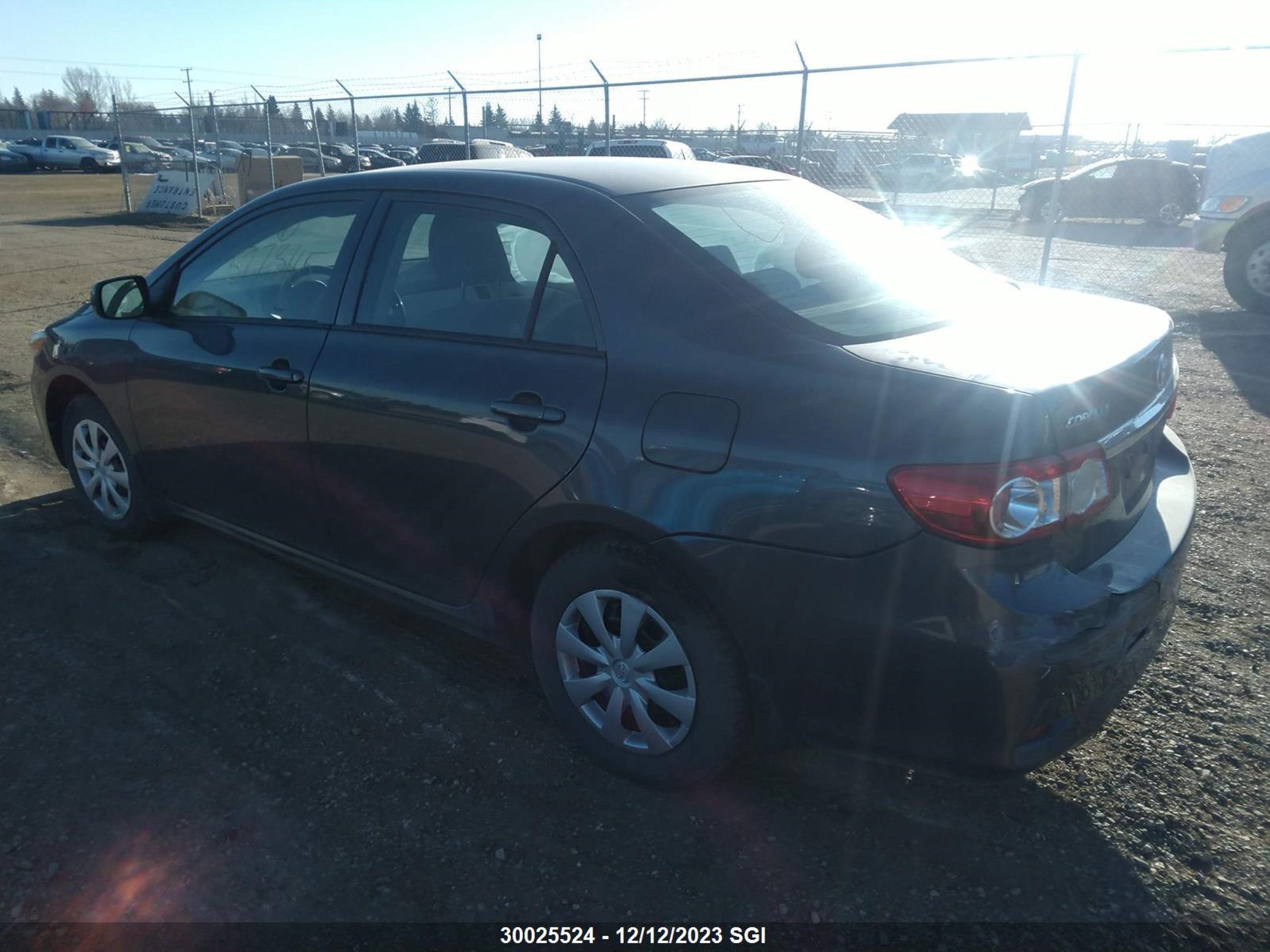 Photo 2 VIN: 2T1BU4EE8DC037320 - TOYOTA COROLLA 