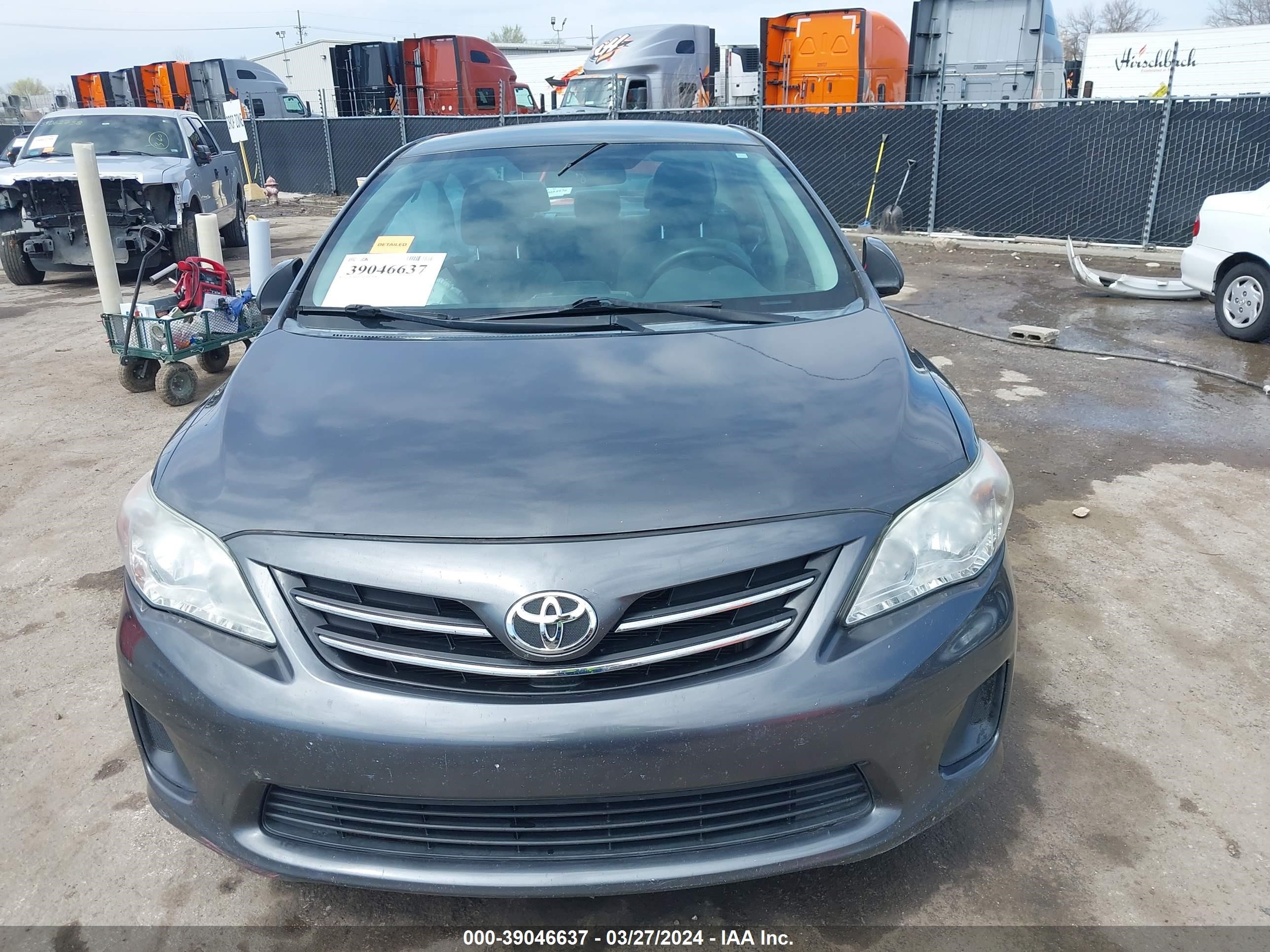 Photo 11 VIN: 2T1BU4EE8DC042940 - TOYOTA COROLLA 