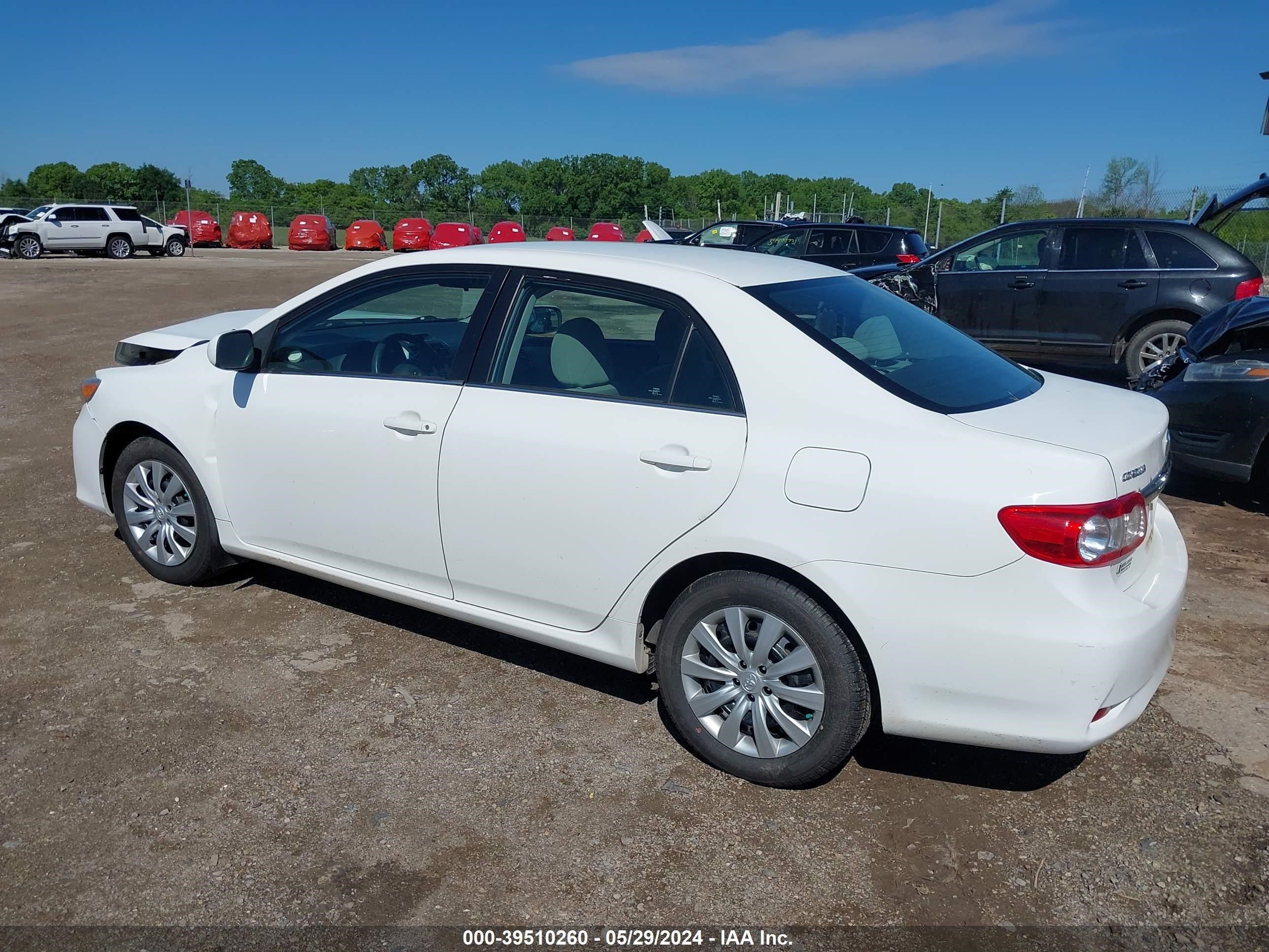 Photo 2 VIN: 2T1BU4EE8DC062945 - TOYOTA COROLLA 