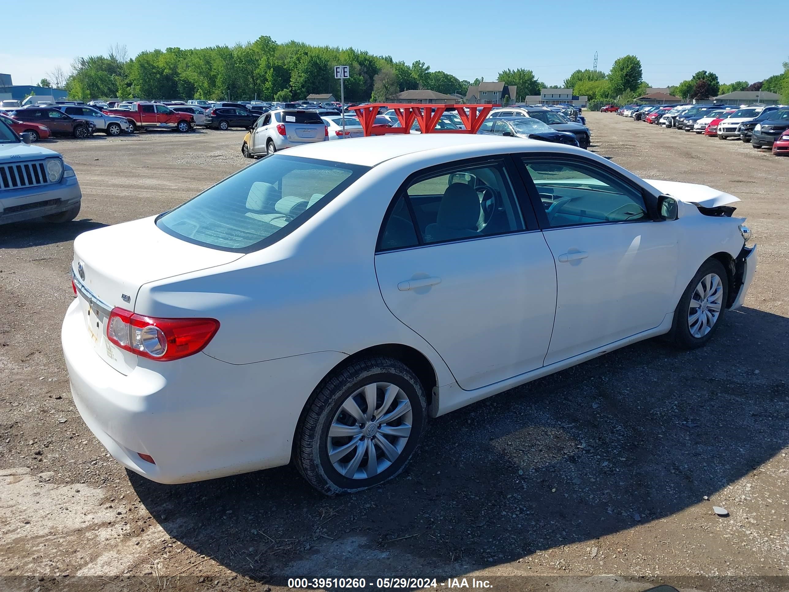 Photo 3 VIN: 2T1BU4EE8DC062945 - TOYOTA COROLLA 