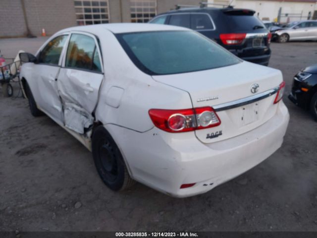 Photo 2 VIN: 2T1BU4EE8DC114431 - TOYOTA COROLLA 