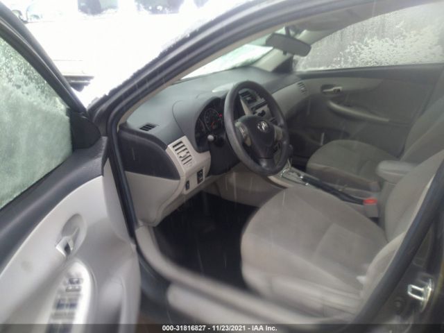 Photo 4 VIN: 2T1BU4EE8DC935996 - TOYOTA COROLLA 