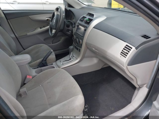 Photo 4 VIN: 2T1BU4EE8DC981747 - TOYOTA COROLLA 