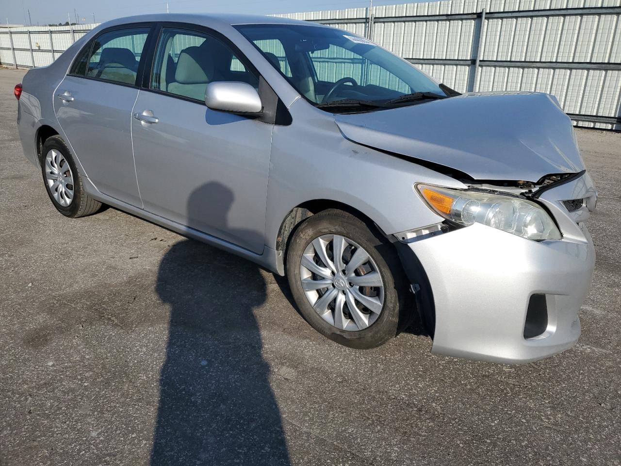 Photo 3 VIN: 2T1BU4EE9CC787517 - TOYOTA COROLLA 