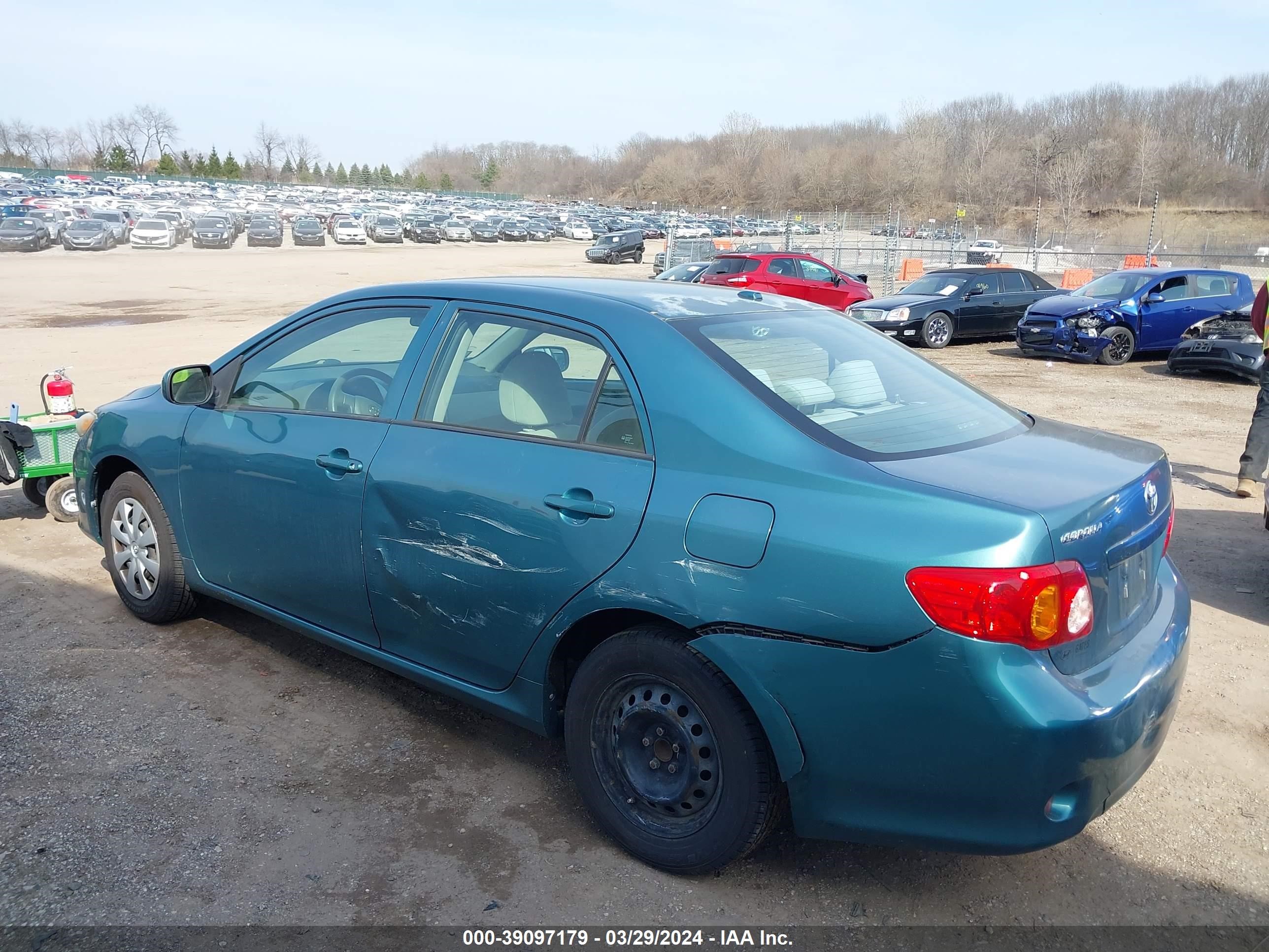 Photo 2 VIN: 2T1BU4EEXAC240835 - TOYOTA COROLLA 