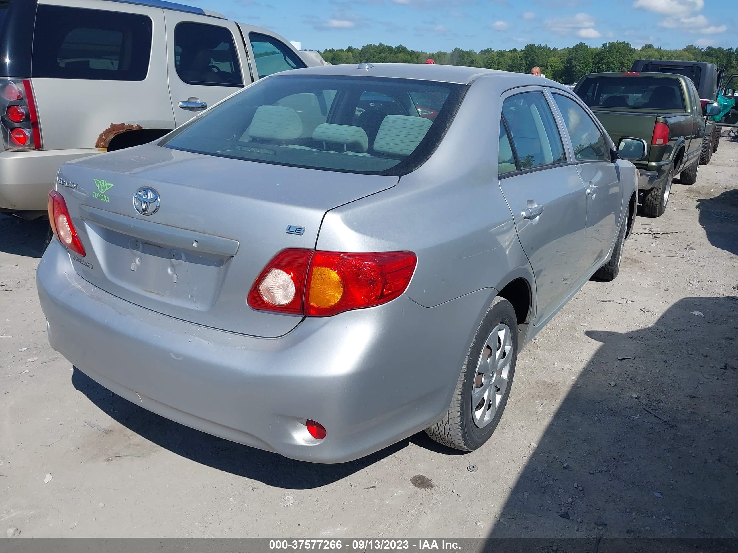 Photo 3 VIN: 2T1BU4EEXAC510632 - TOYOTA COROLLA 