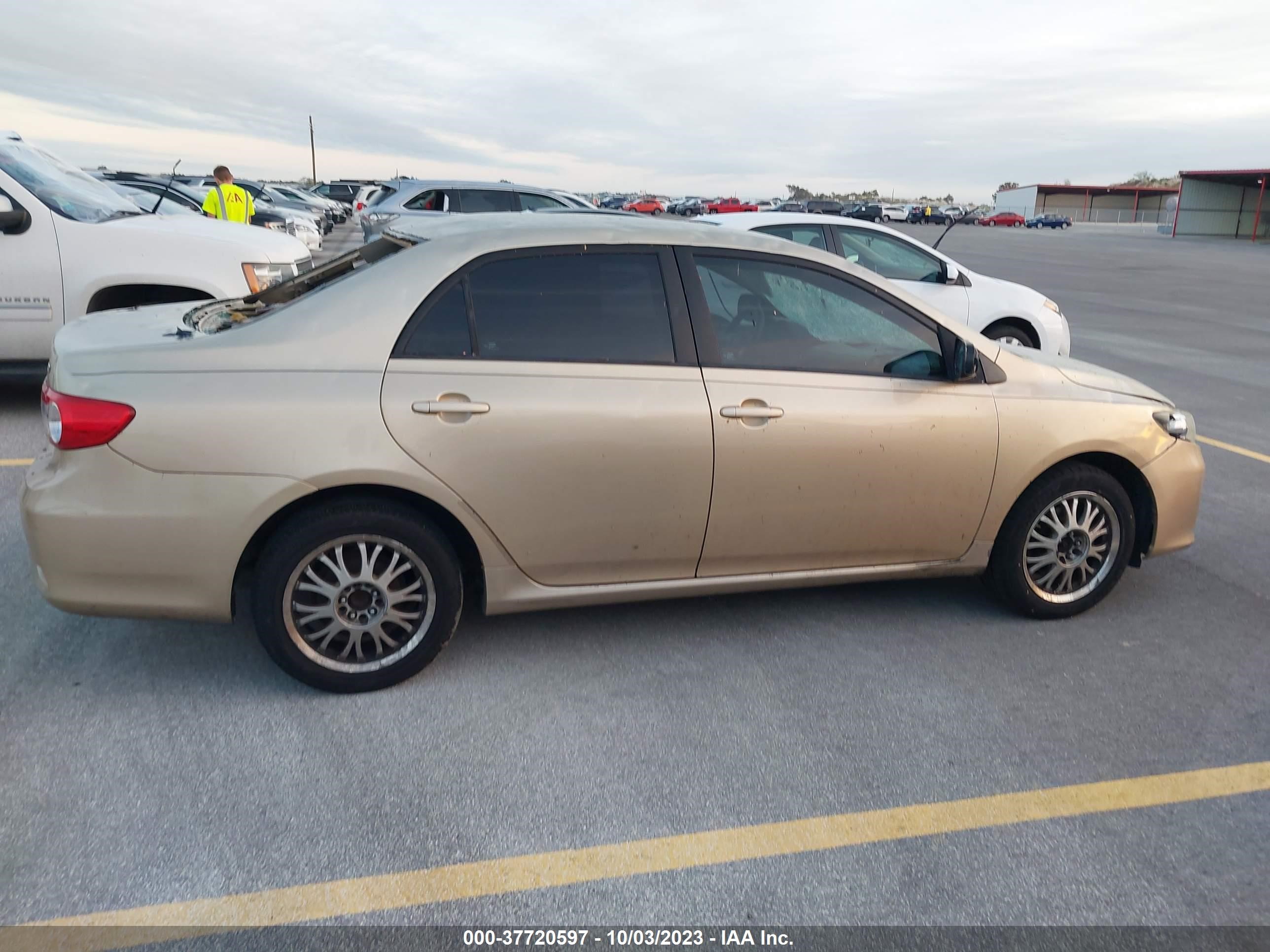 Photo 12 VIN: 2T1BU4EEXCC756096 - TOYOTA COROLLA 