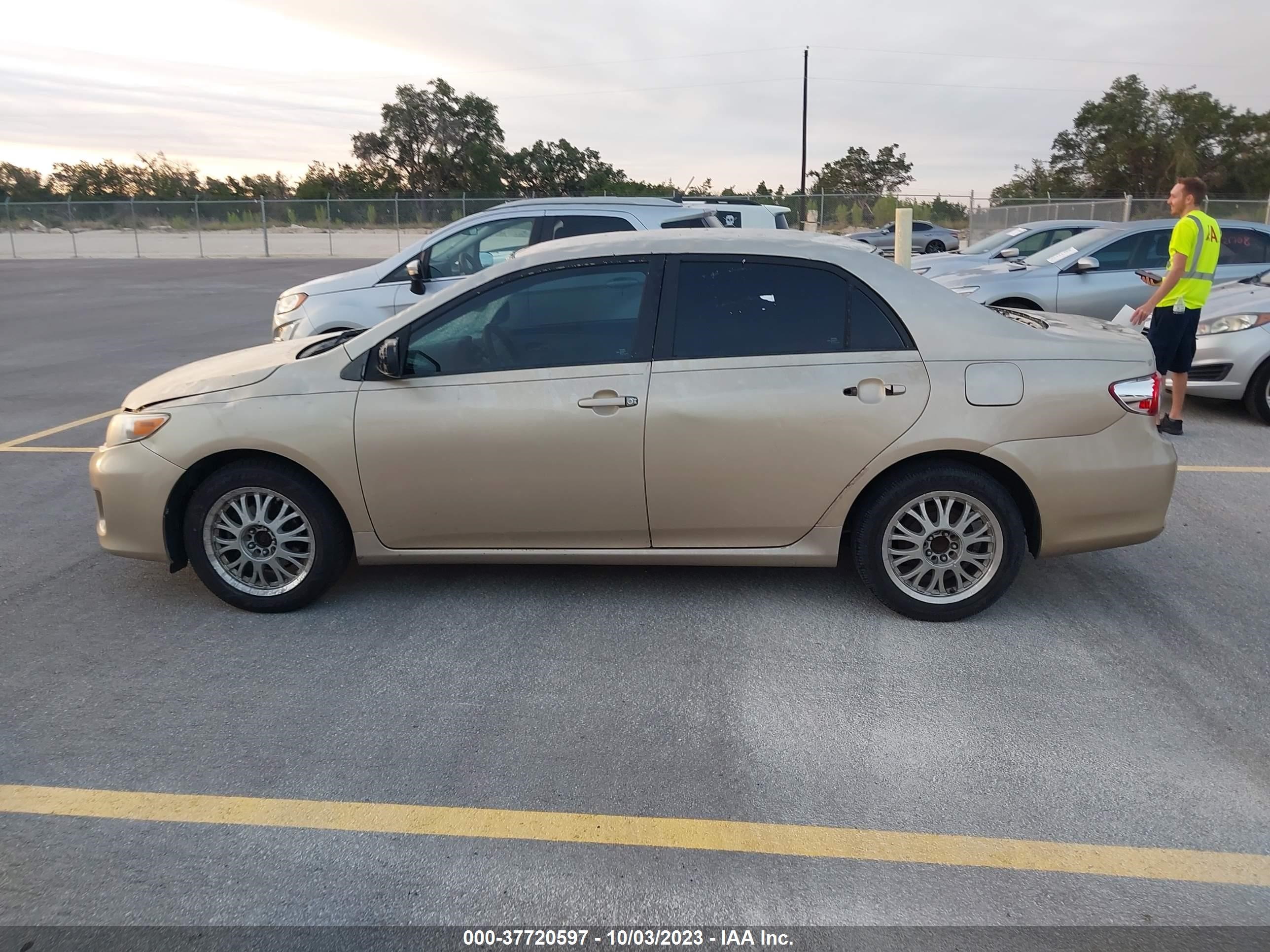 Photo 13 VIN: 2T1BU4EEXCC756096 - TOYOTA COROLLA 