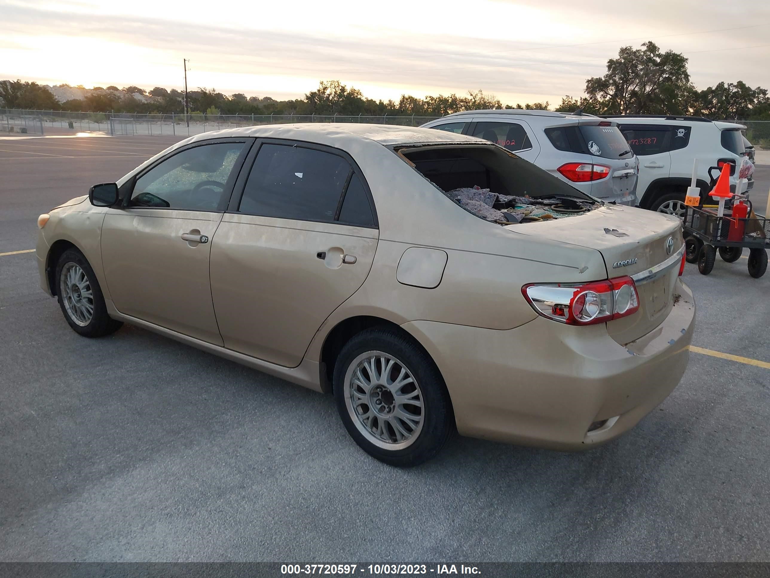 Photo 2 VIN: 2T1BU4EEXCC756096 - TOYOTA COROLLA 