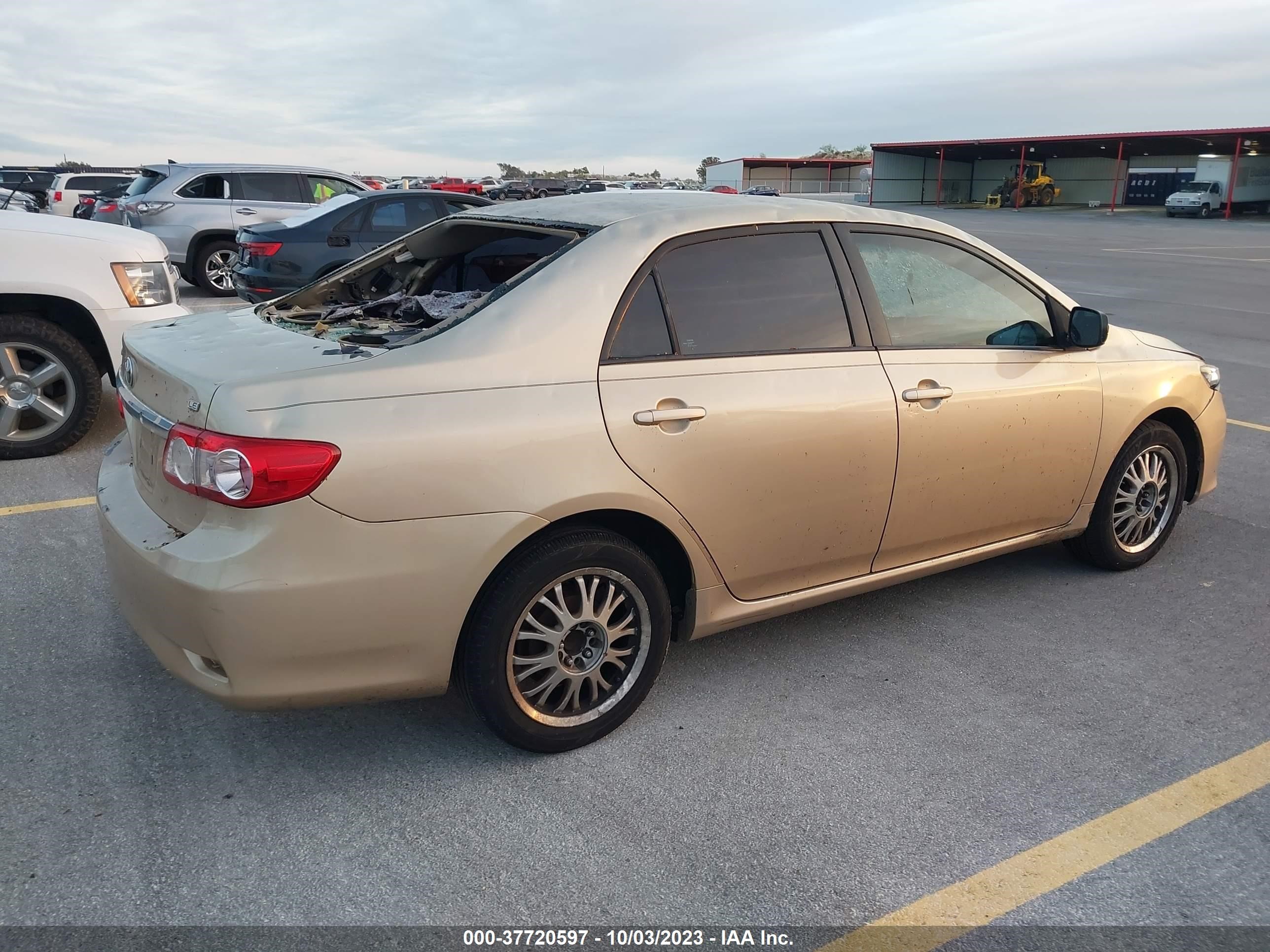 Photo 3 VIN: 2T1BU4EEXCC756096 - TOYOTA COROLLA 