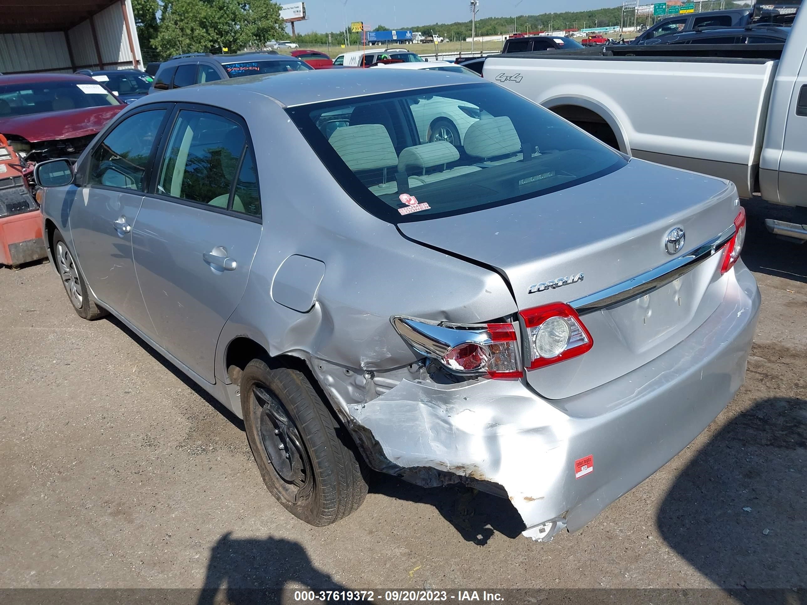 Photo 2 VIN: 2T1BU4EEXCC858935 - TOYOTA COROLLA 