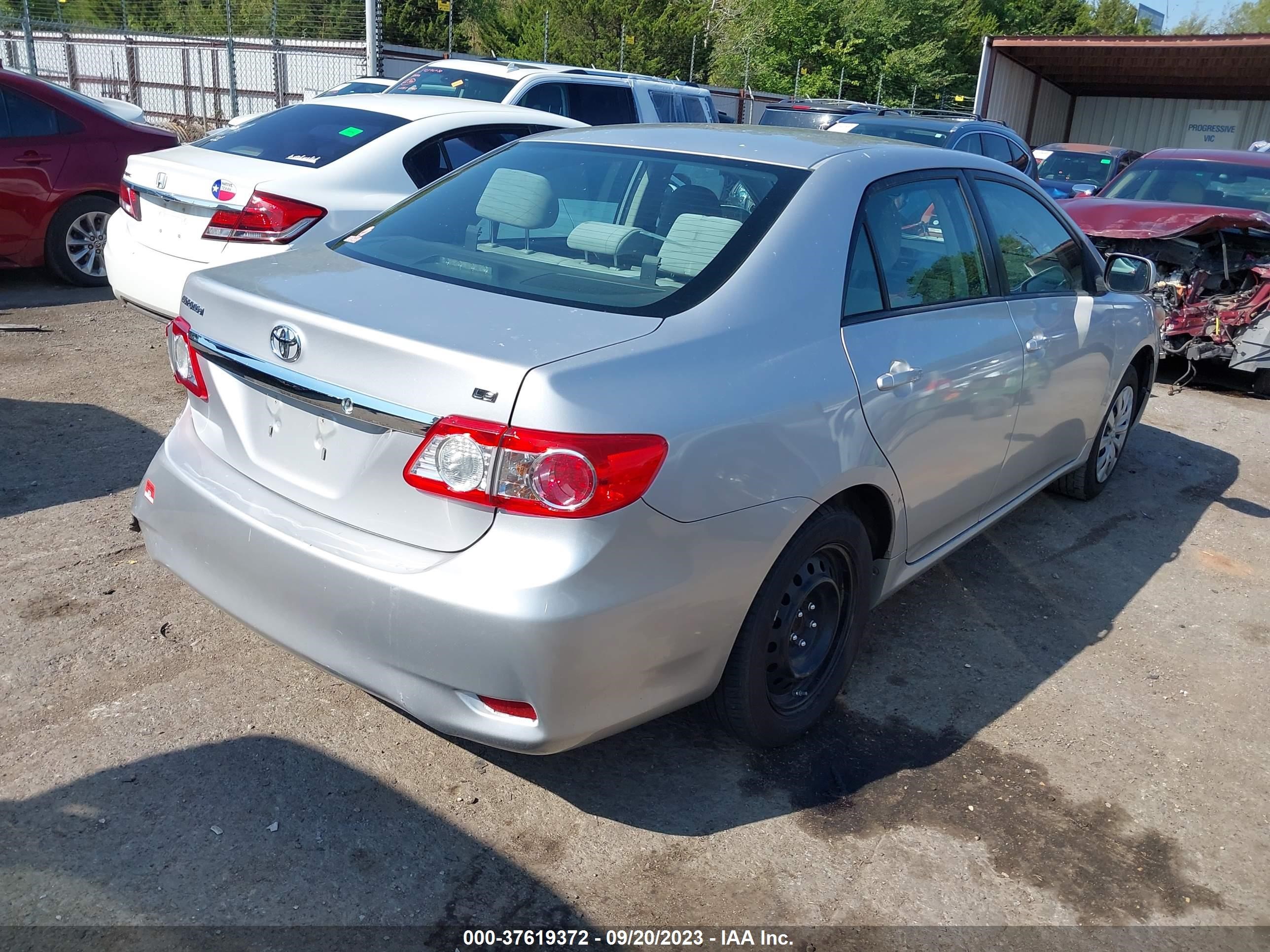 Photo 3 VIN: 2T1BU4EEXCC858935 - TOYOTA COROLLA 