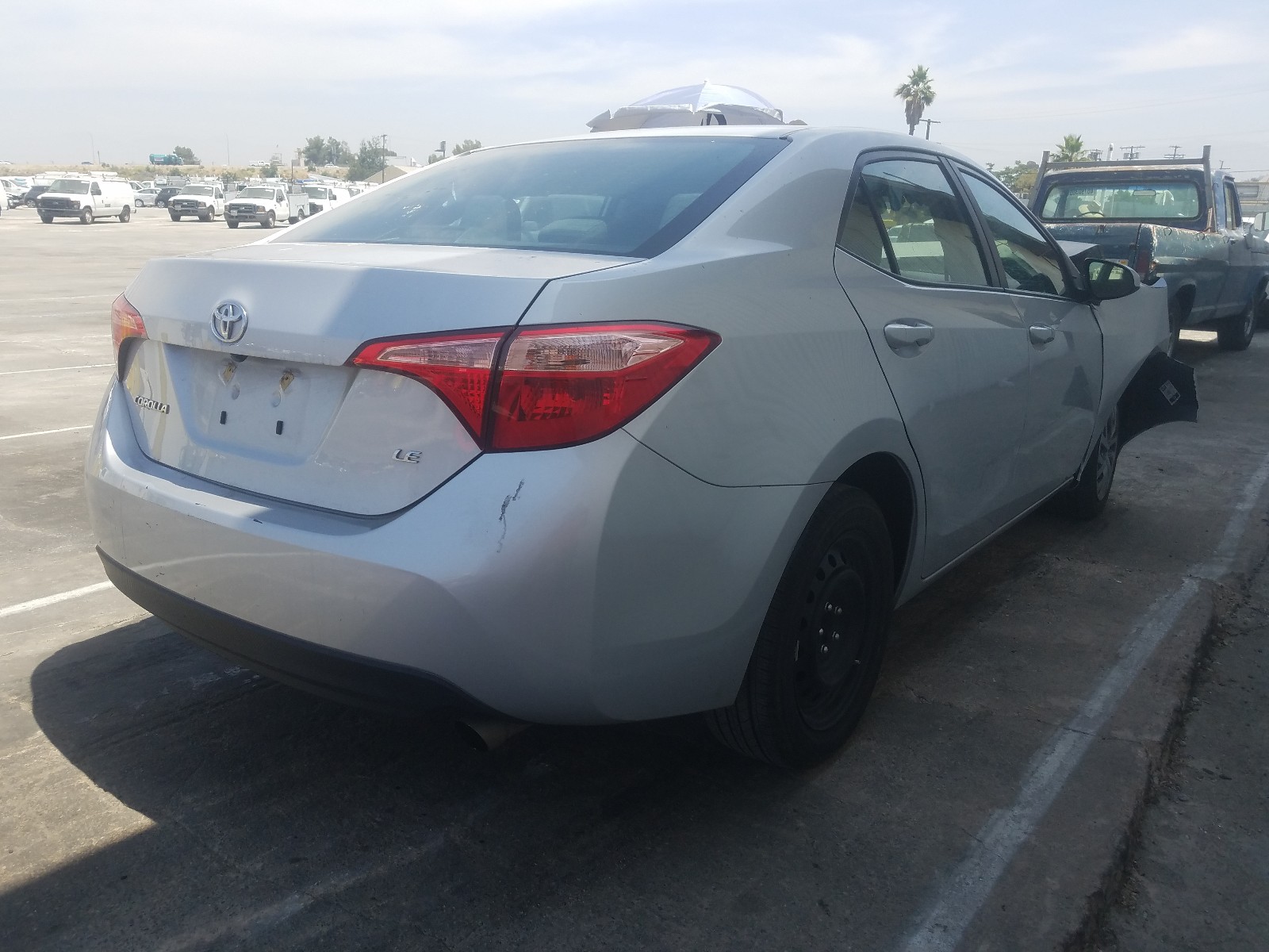 Photo 3 VIN: 2T1BURHE0JC031886 - TOYOTA COROLLA 