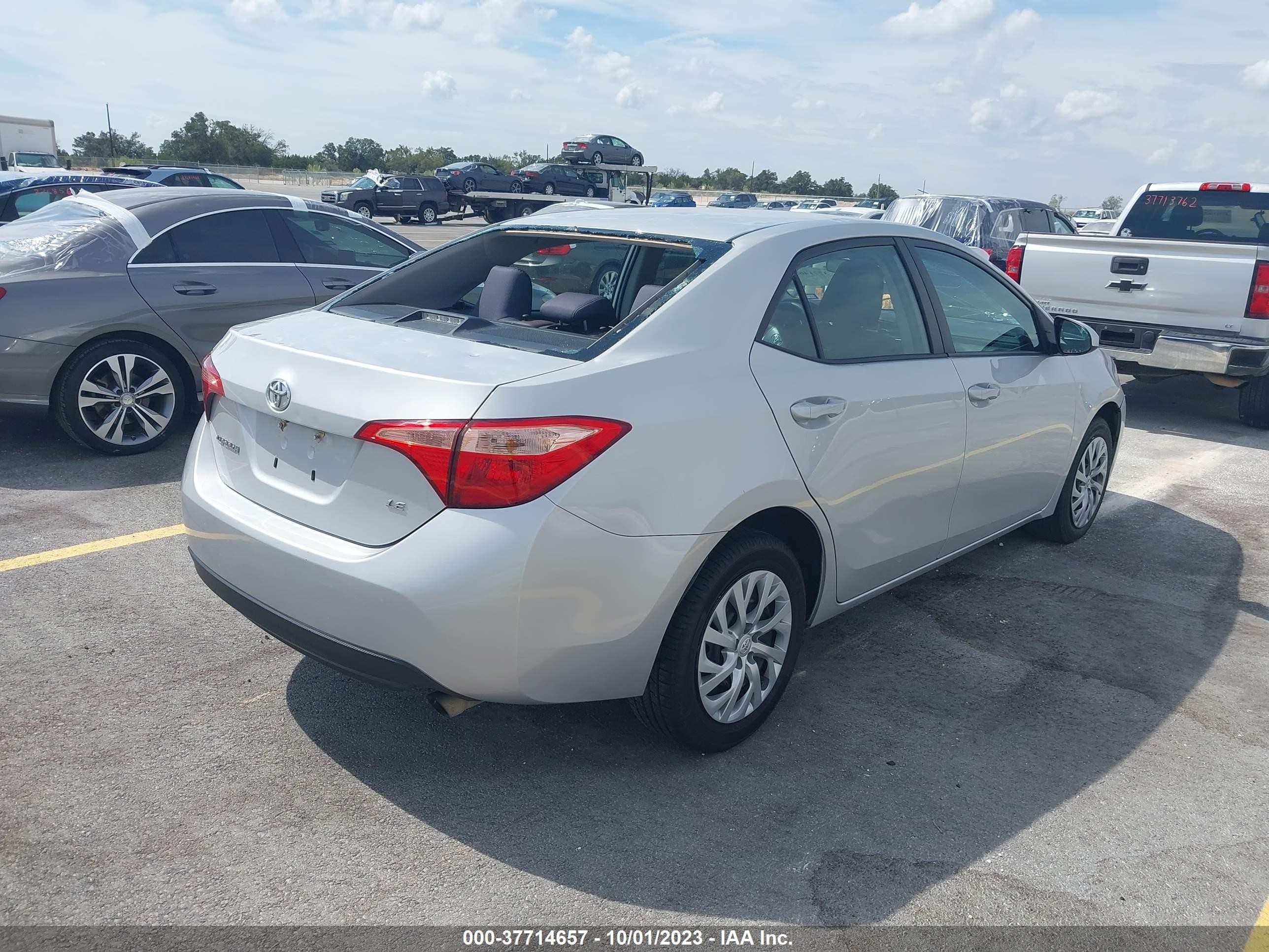 Photo 3 VIN: 2T1BURHE0JC055766 - TOYOTA COROLLA 