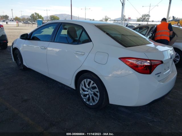 Photo 2 VIN: 2T1BURHE0JC082823 - TOYOTA COROLLA 