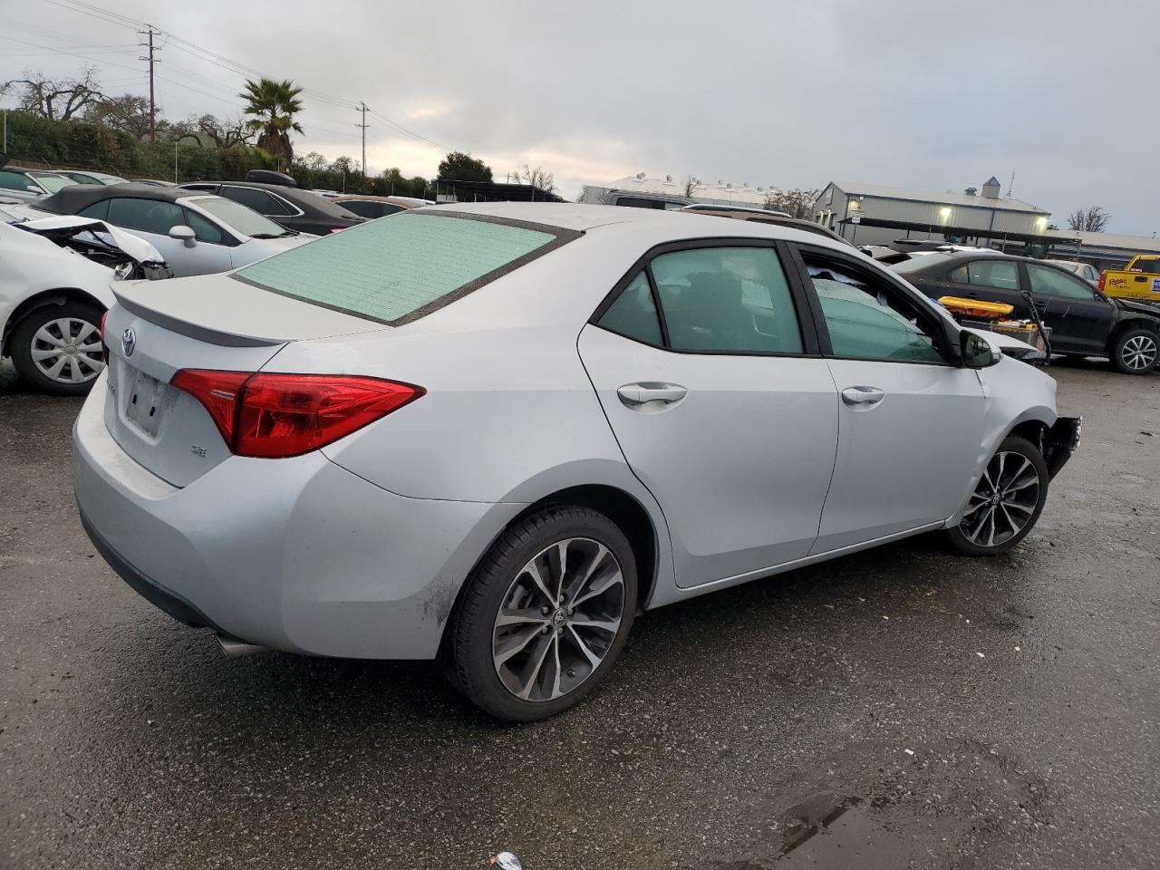 Photo 2 VIN: 2T1BURHE1JC094348 - TOYOTA COROLLA 