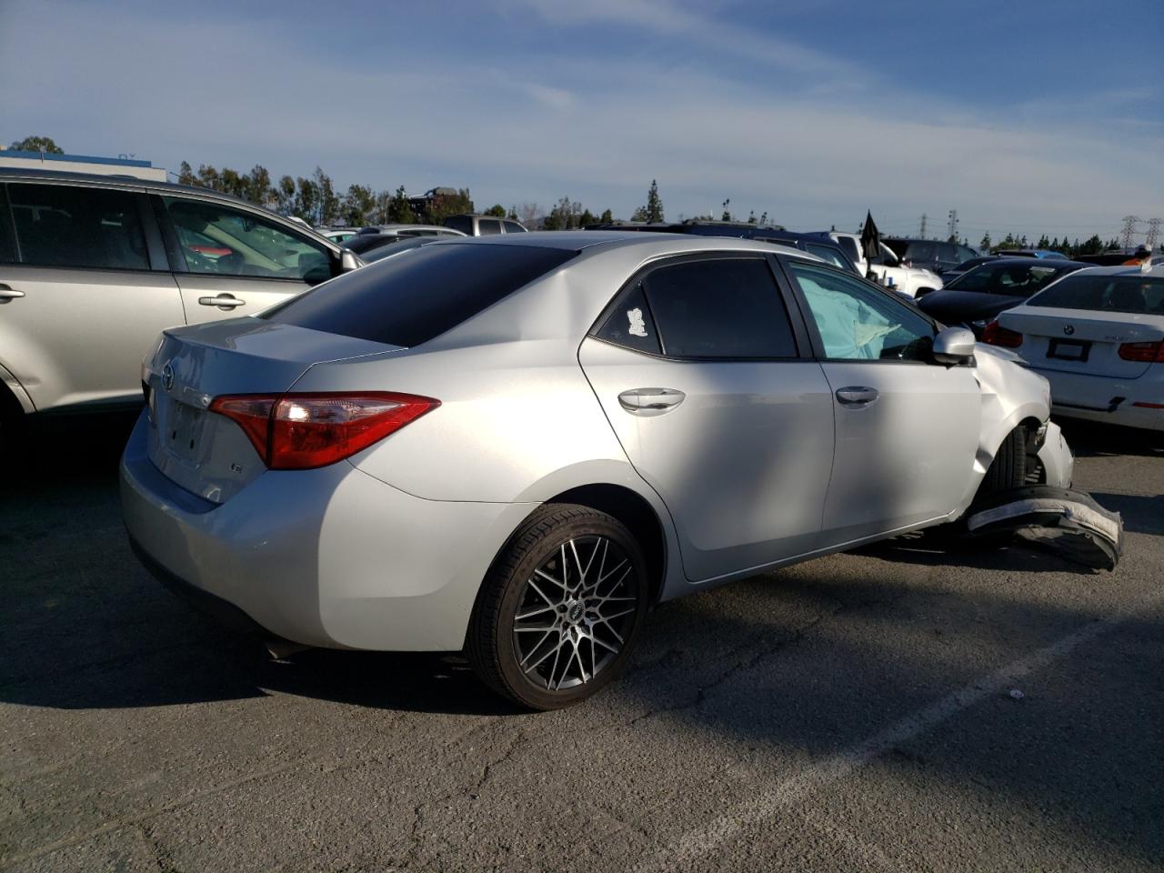 Photo 2 VIN: 2T1BURHE2JC032019 - TOYOTA COROLLA 