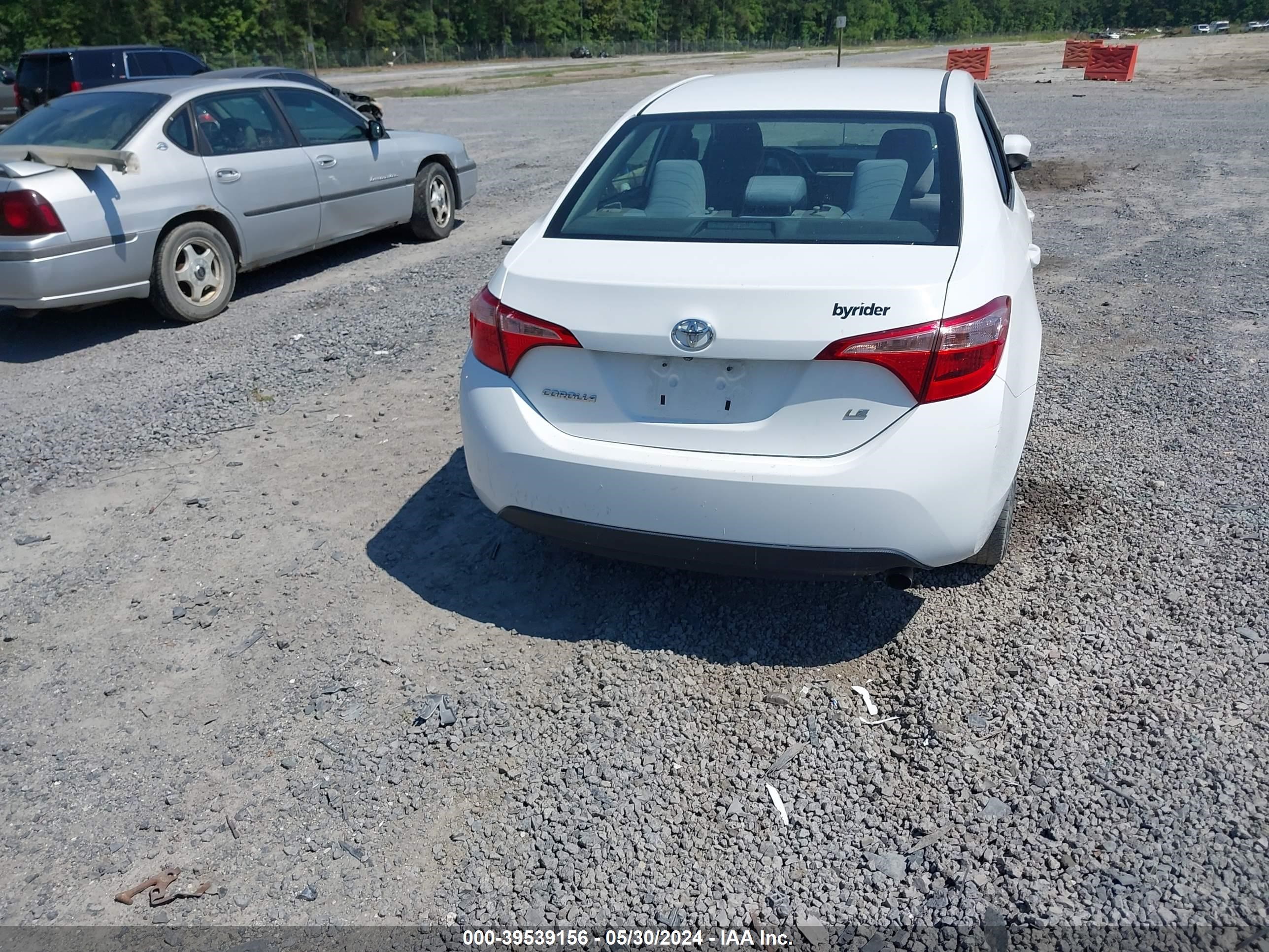 Photo 15 VIN: 2T1BURHE2JC062900 - TOYOTA COROLLA 