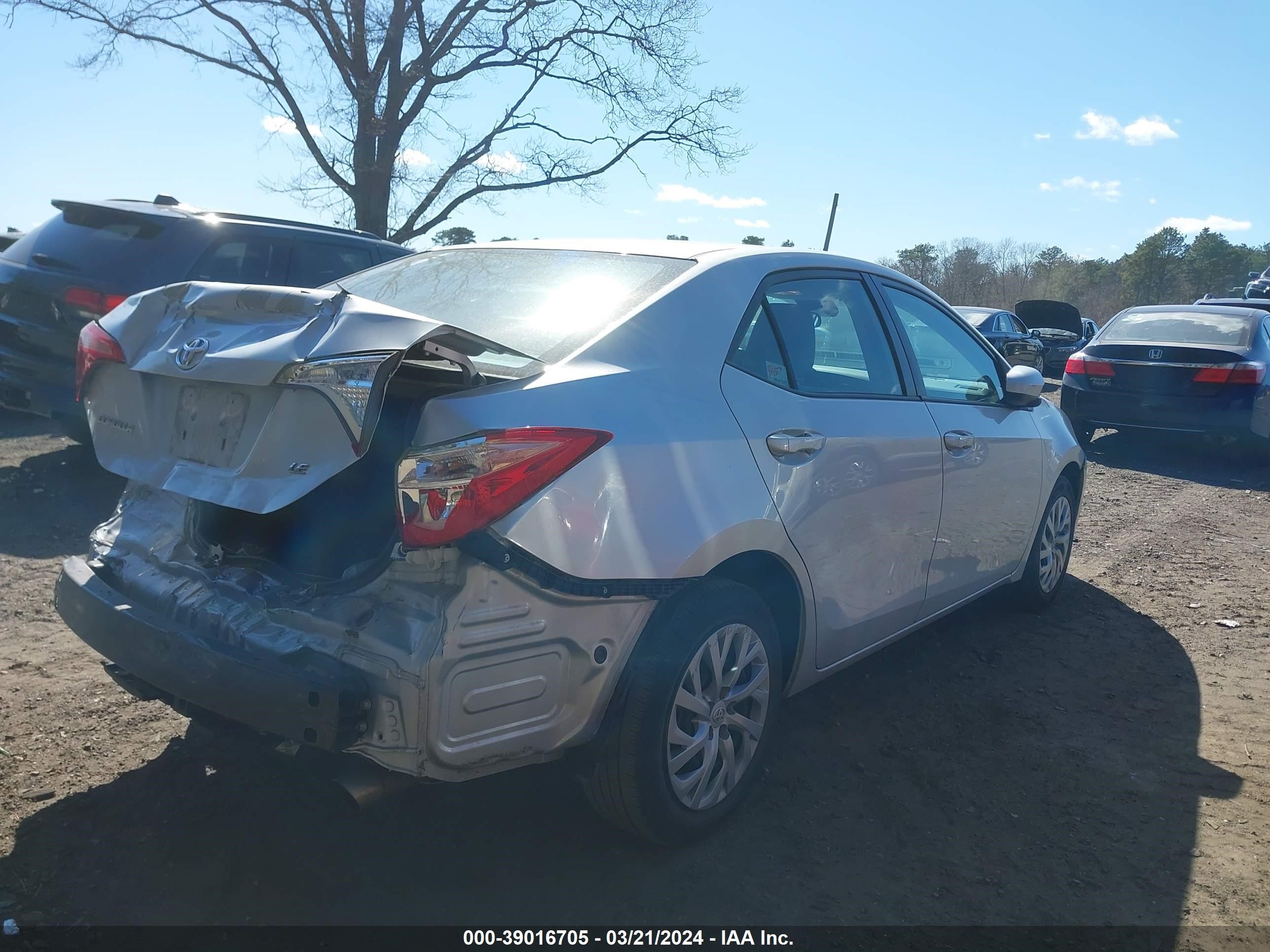 Photo 3 VIN: 2T1BURHE2JC099347 - TOYOTA COROLLA 