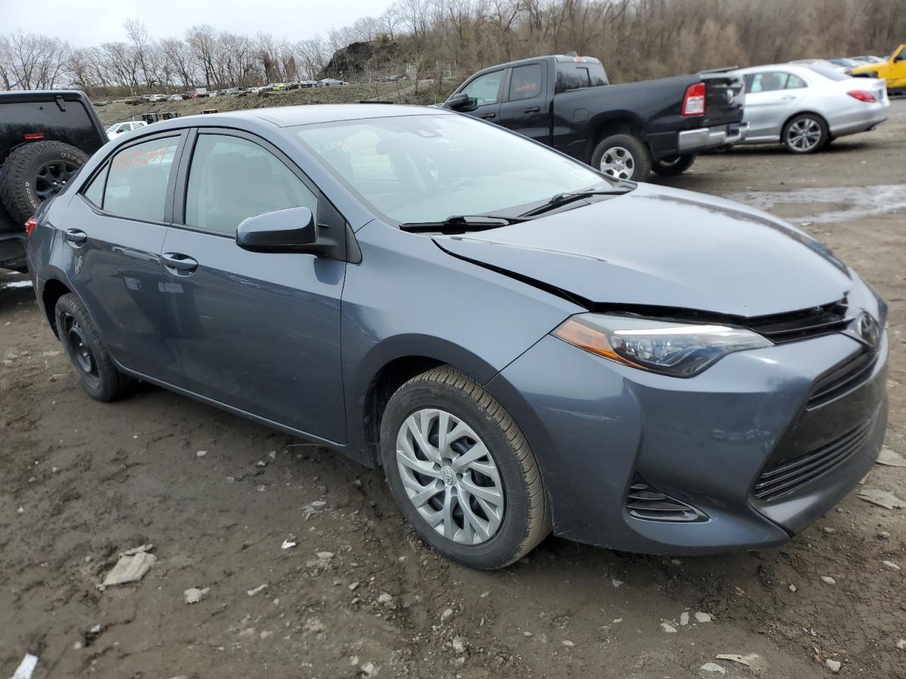 Photo 3 VIN: 2T1BURHE2JC105826 - TOYOTA COROLLA 