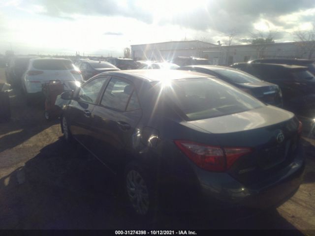 Photo 2 VIN: 2T1BURHE2JC977729 - TOYOTA COROLLA 