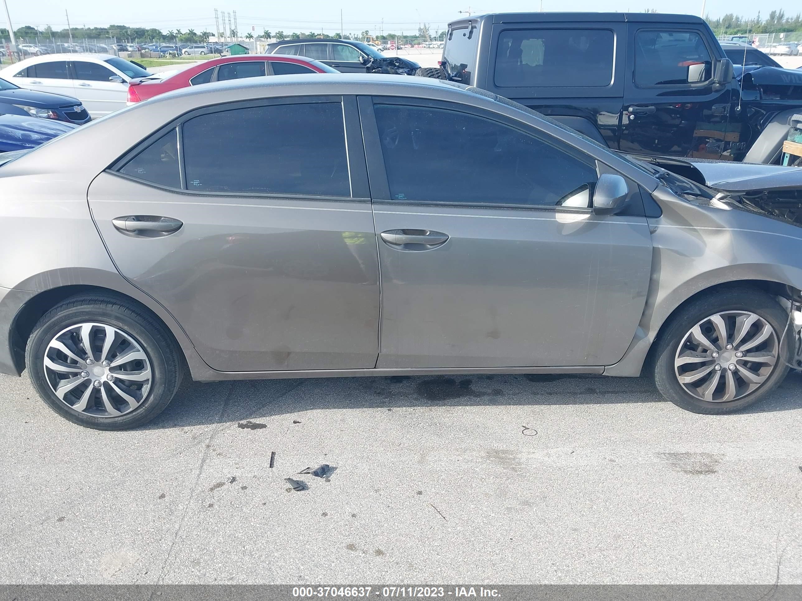 Photo 13 VIN: 2T1BURHE3JC047399 - TOYOTA COROLLA 