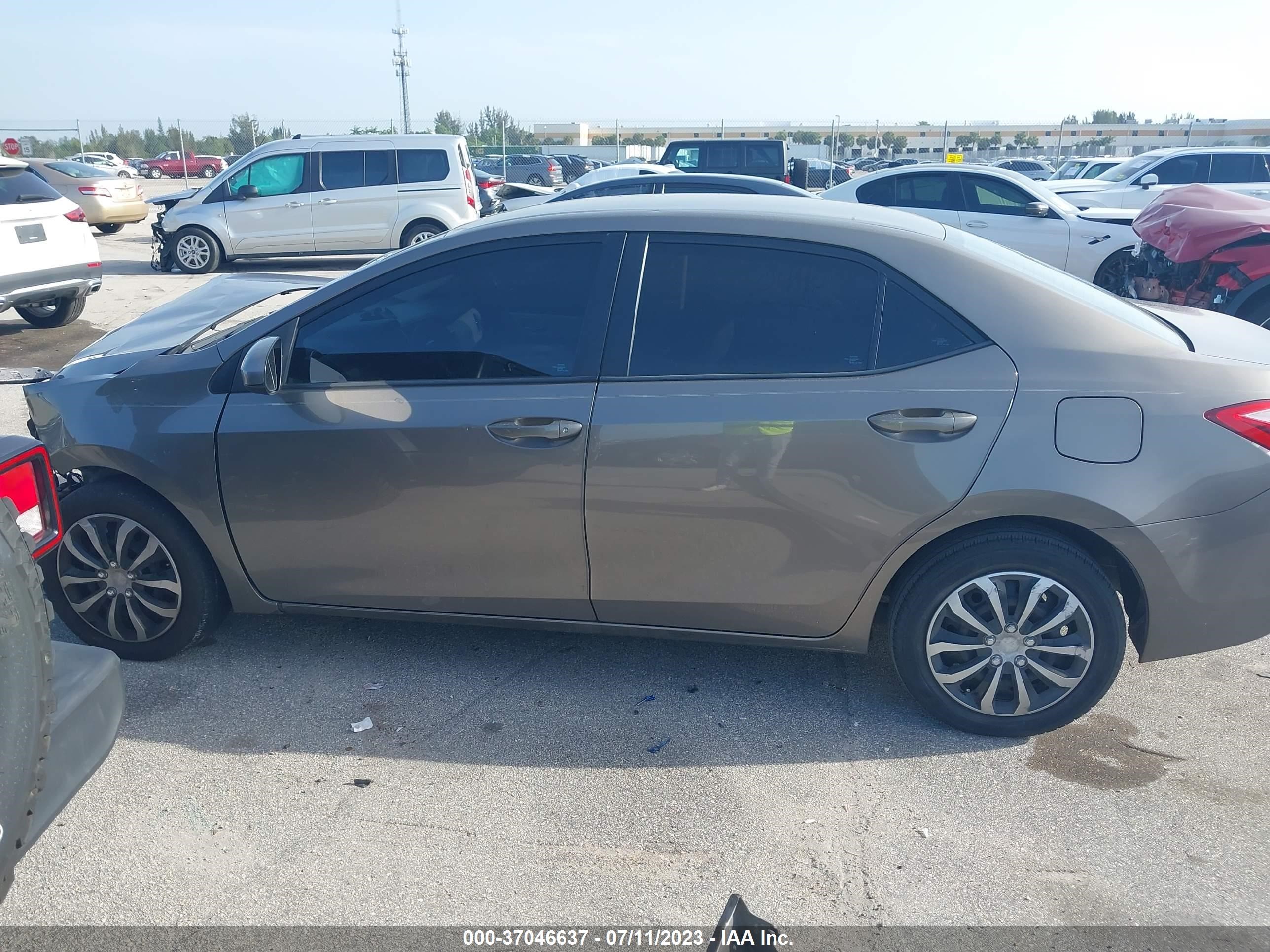 Photo 14 VIN: 2T1BURHE3JC047399 - TOYOTA COROLLA 