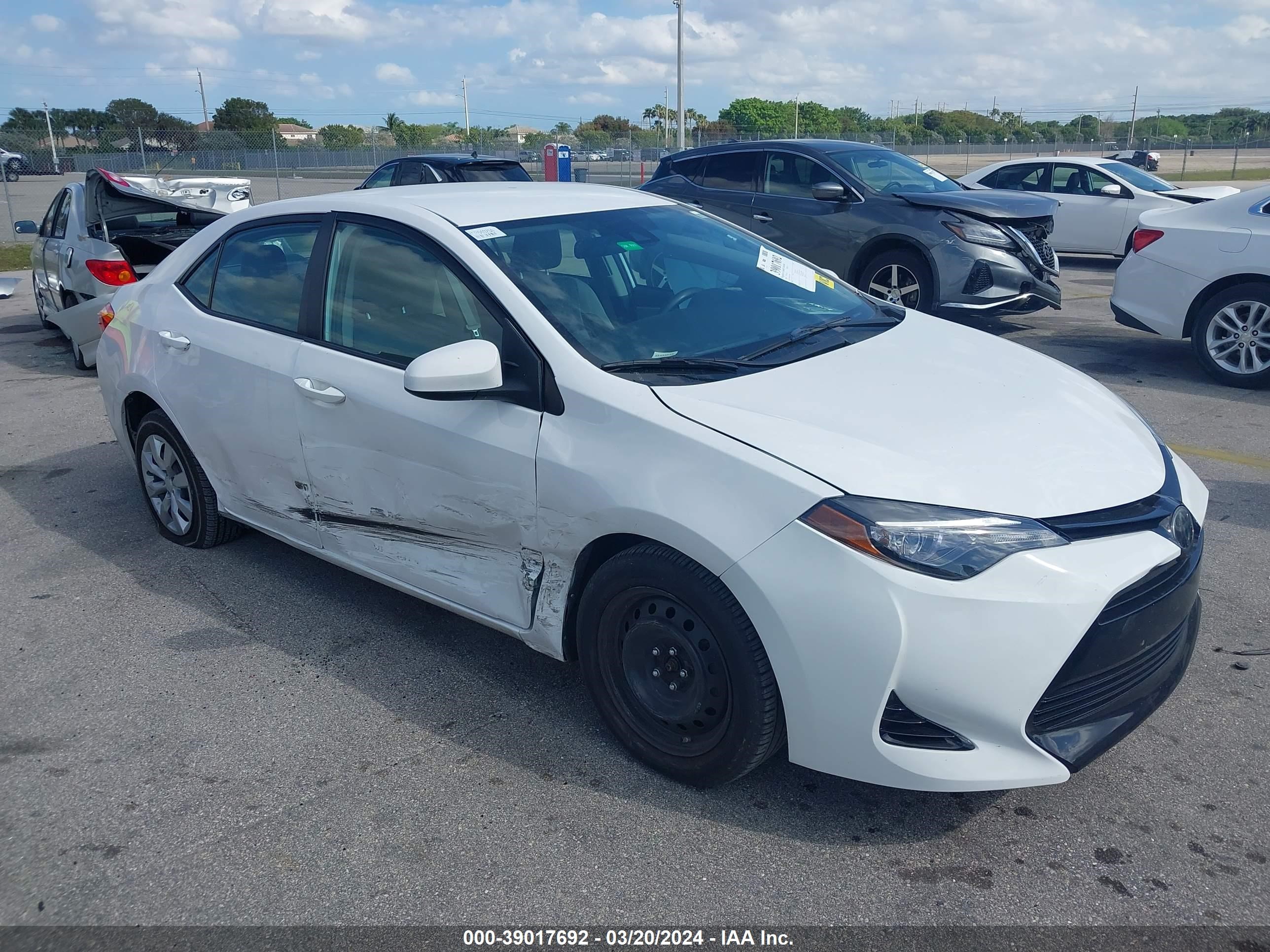 Photo 0 VIN: 2T1BURHE3JC059987 - TOYOTA COROLLA 