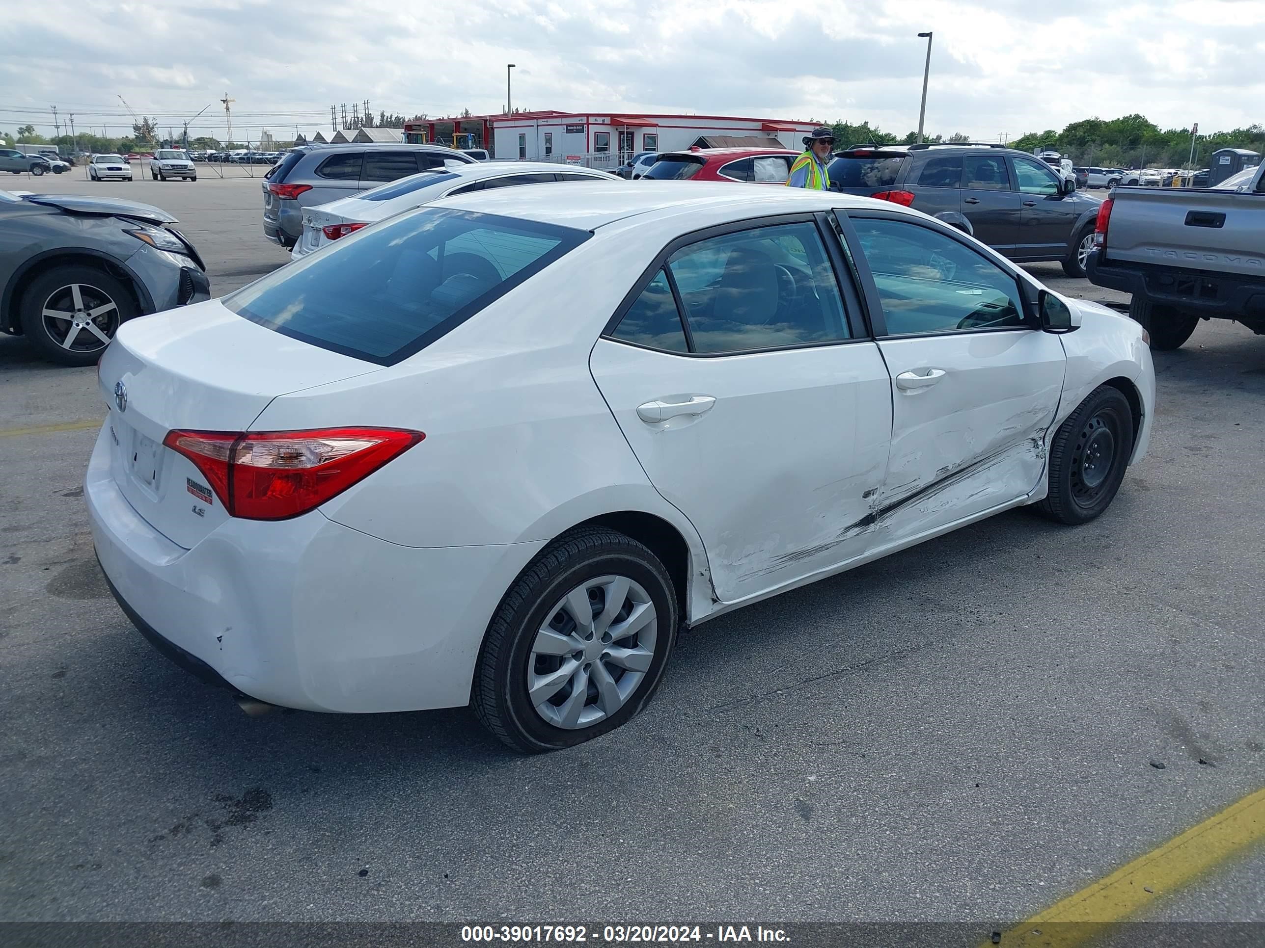 Photo 3 VIN: 2T1BURHE3JC059987 - TOYOTA COROLLA 