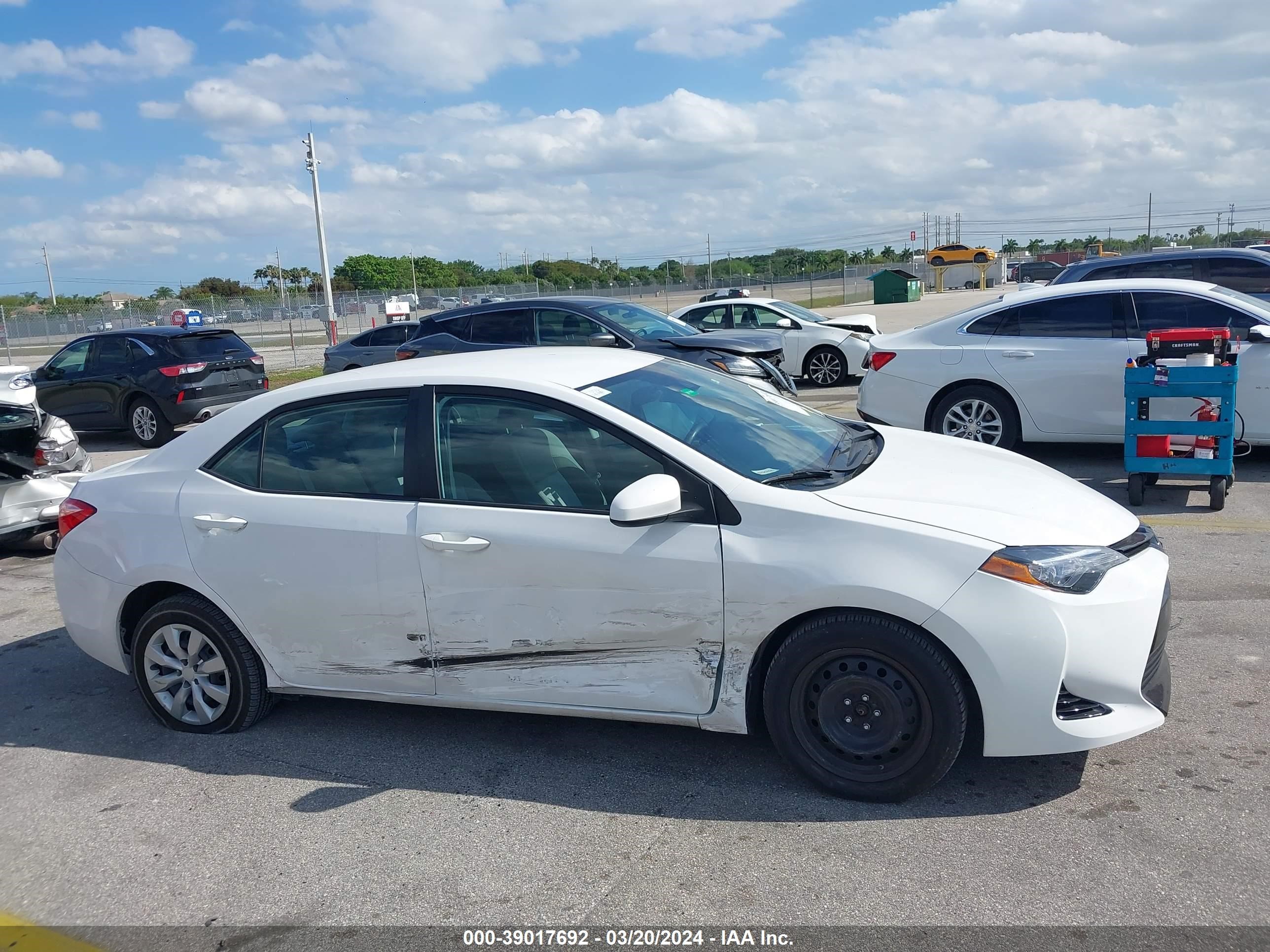 Photo 5 VIN: 2T1BURHE3JC059987 - TOYOTA COROLLA 