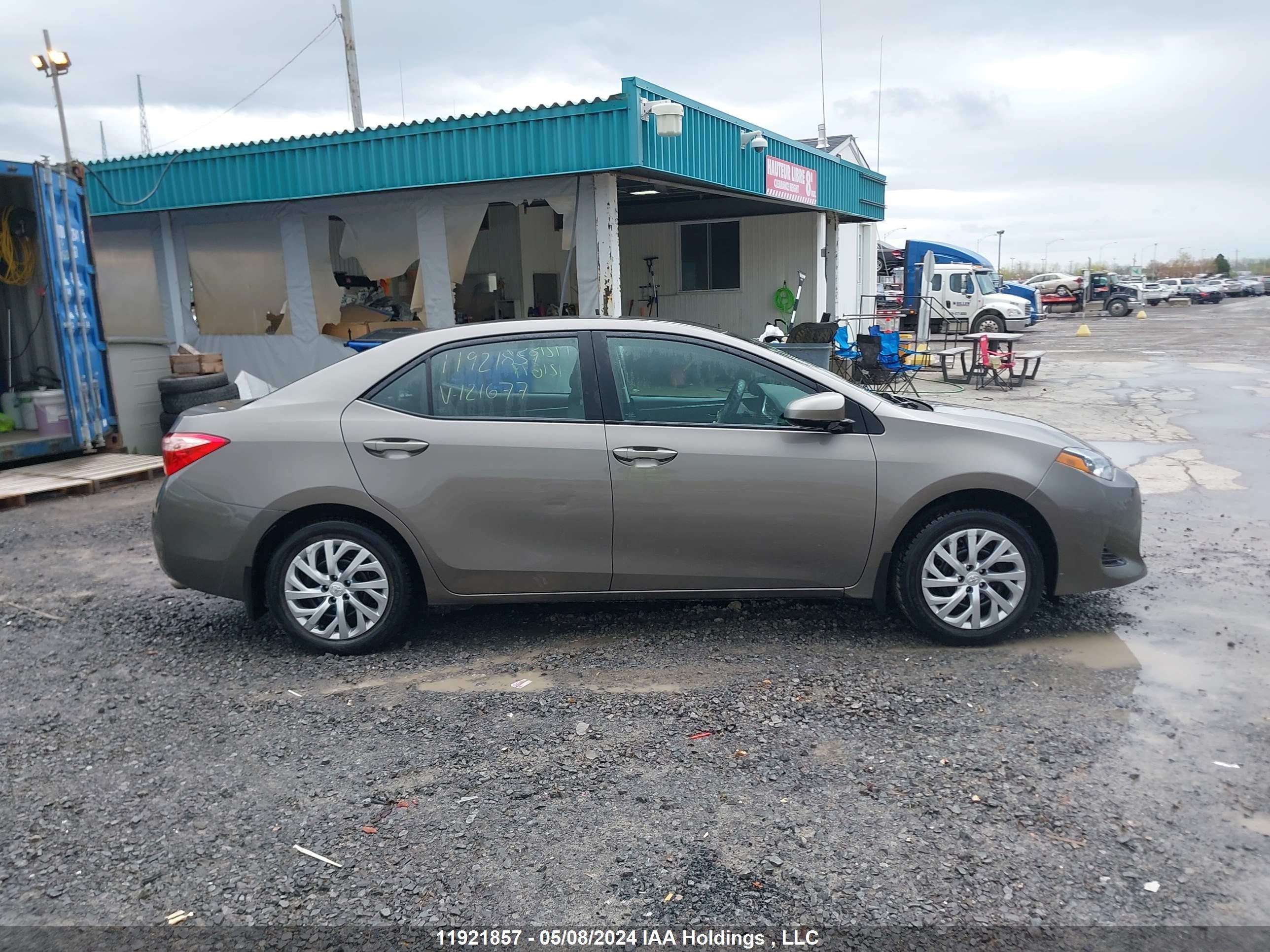 Photo 11 VIN: 2T1BURHE3JC121677 - TOYOTA COROLLA 