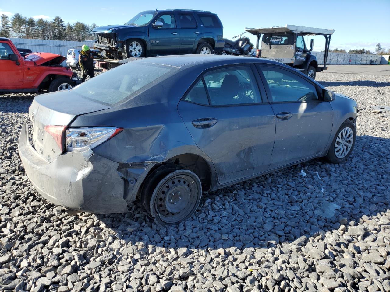 Photo 2 VIN: 2T1BURHE4JC031910 - TOYOTA COROLLA 