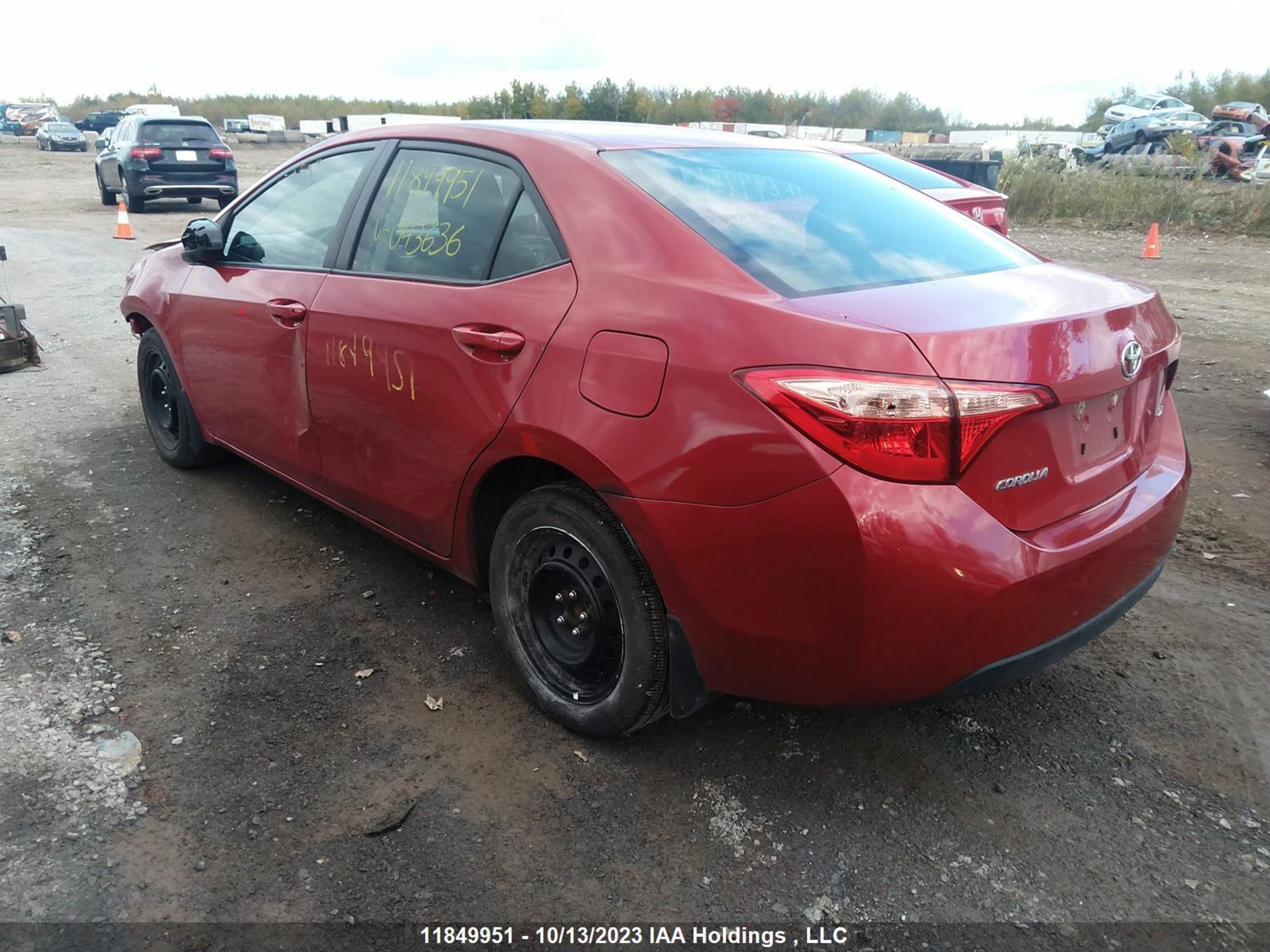 Photo 2 VIN: 2T1BURHE4JC043636 - TOYOTA COROLLA 