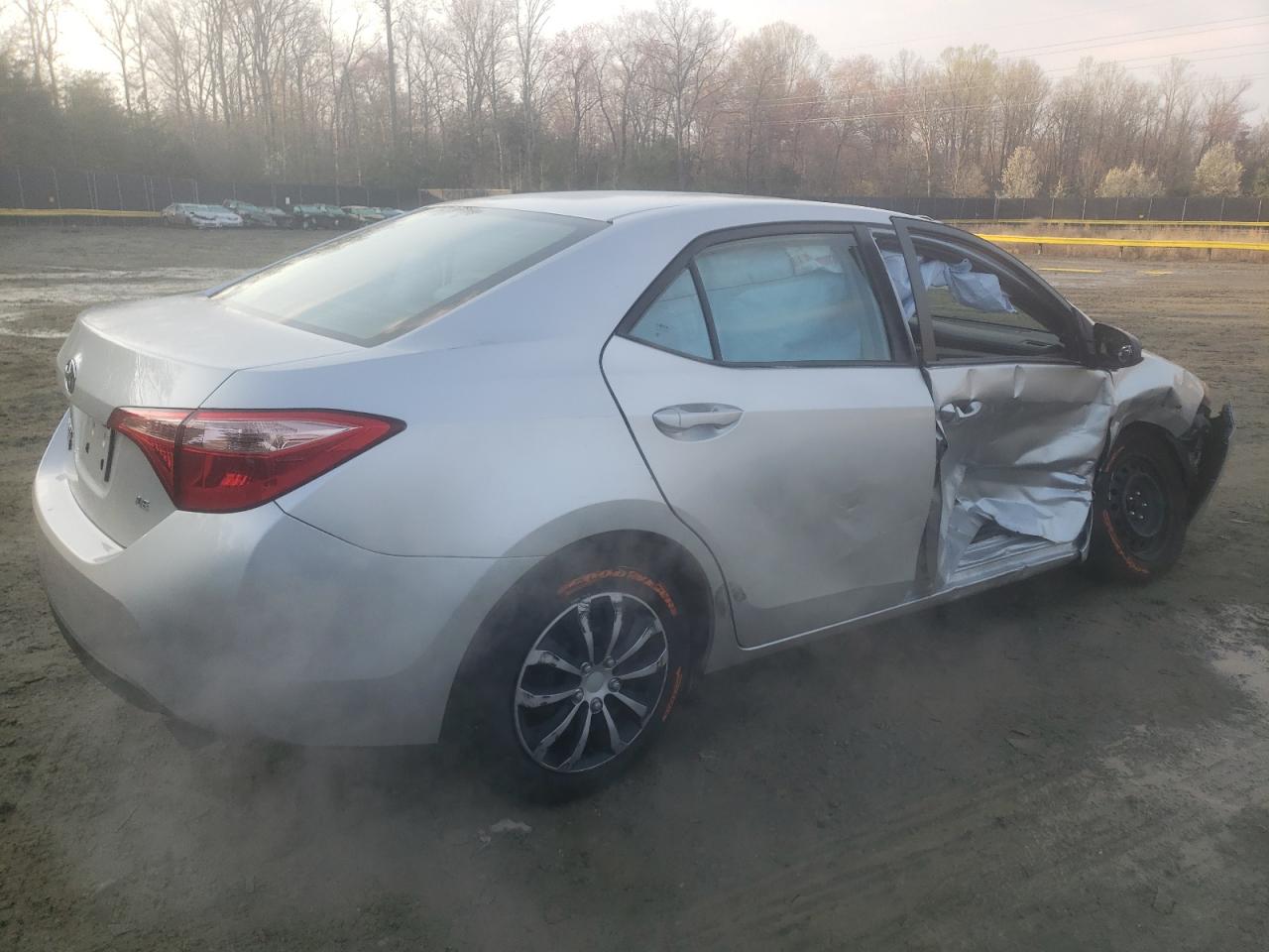 Photo 2 VIN: 2T1BURHE4JC077558 - TOYOTA COROLLA 