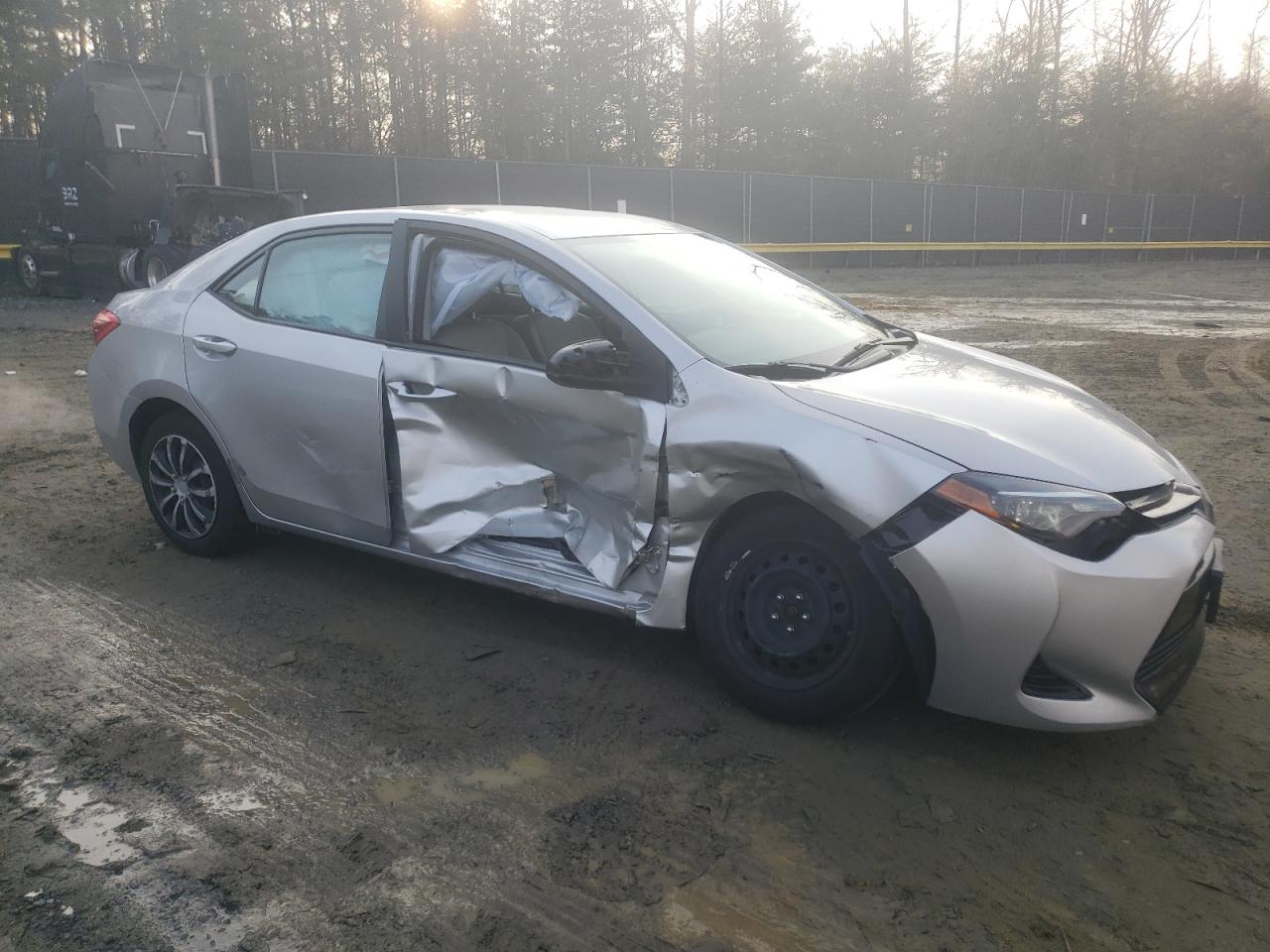 Photo 3 VIN: 2T1BURHE4JC077558 - TOYOTA COROLLA 