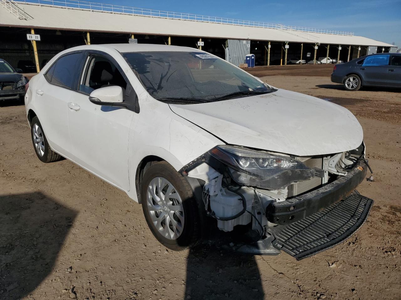 Photo 3 VIN: 2T1BURHE5JC002447 - TOYOTA COROLLA 