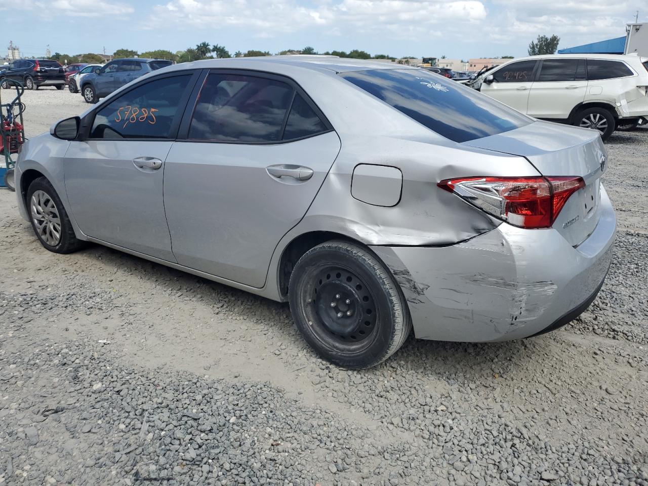 Photo 1 VIN: 2T1BURHE5JC039823 - TOYOTA COROLLA 