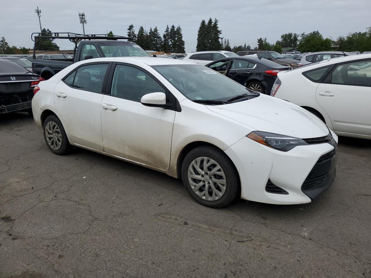 Photo 3 VIN: 2T1BURHE5JC055200 - TOYOTA COROLLA 