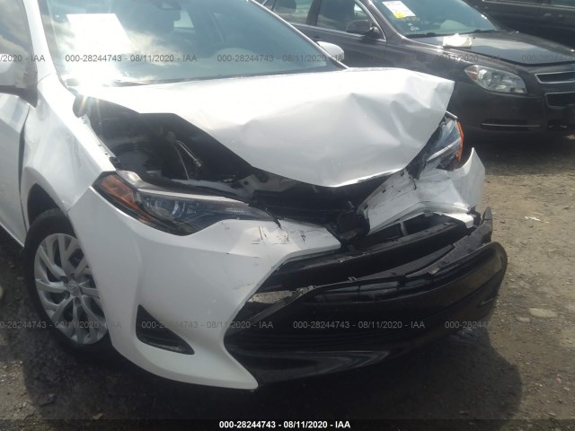 Photo 5 VIN: 2T1BURHE5JC057075 - TOYOTA COROLLA 