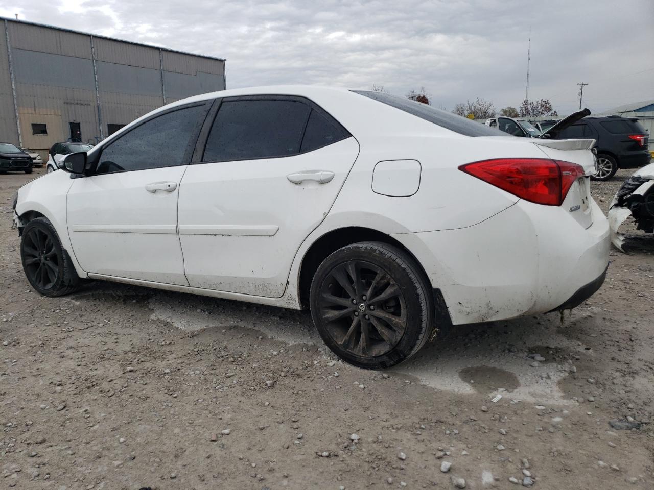 Photo 1 VIN: 2T1BURHE5JC057397 - TOYOTA COROLLA 